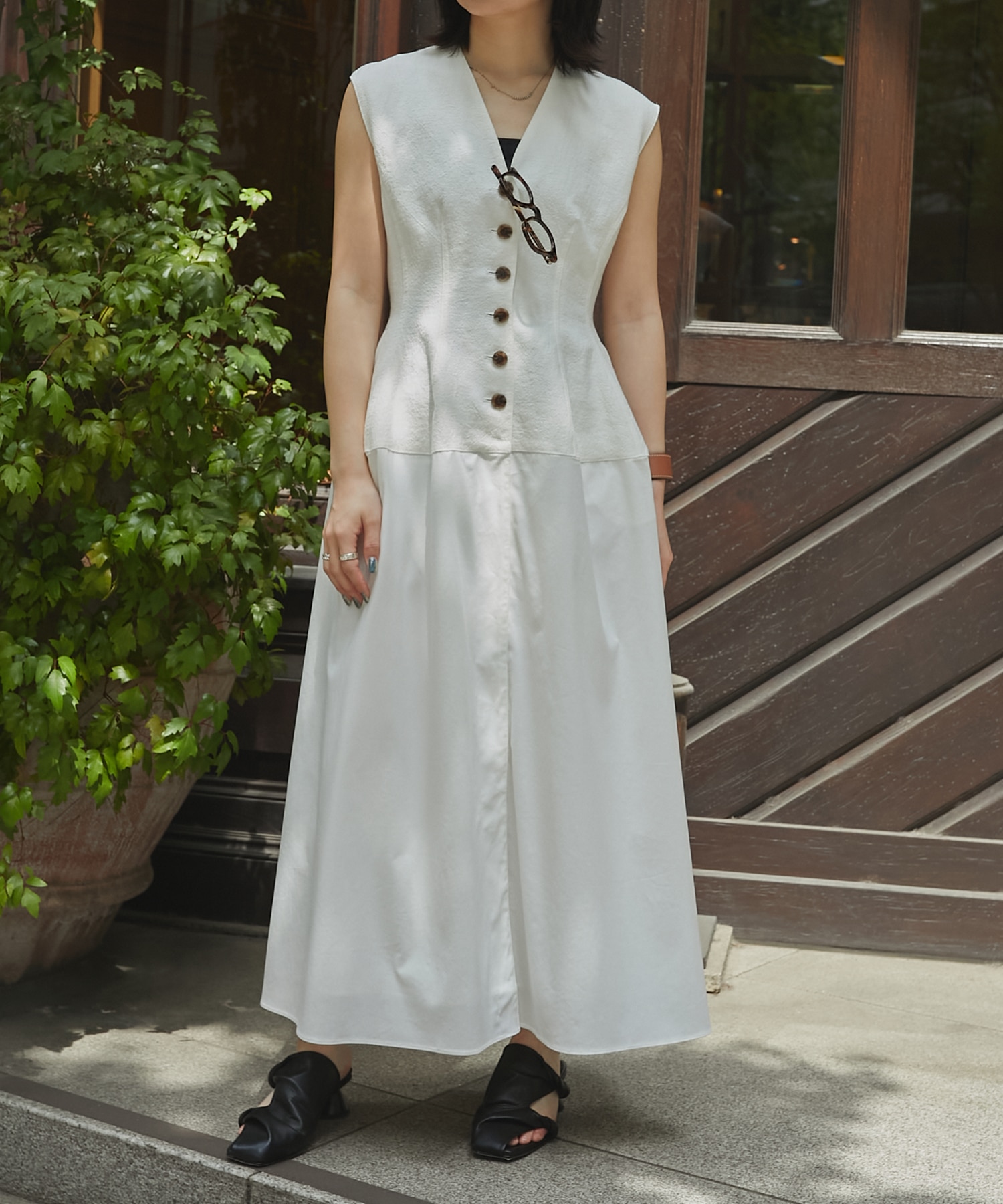 Ilsa sleeveless dress WH AKIRANAKA