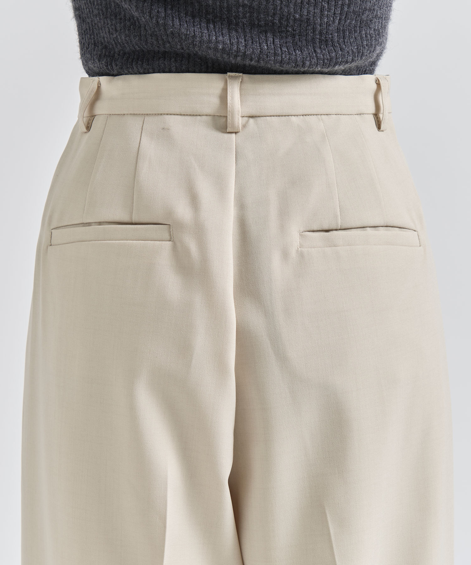【WEB限定】2tuck cocoon pants Louren