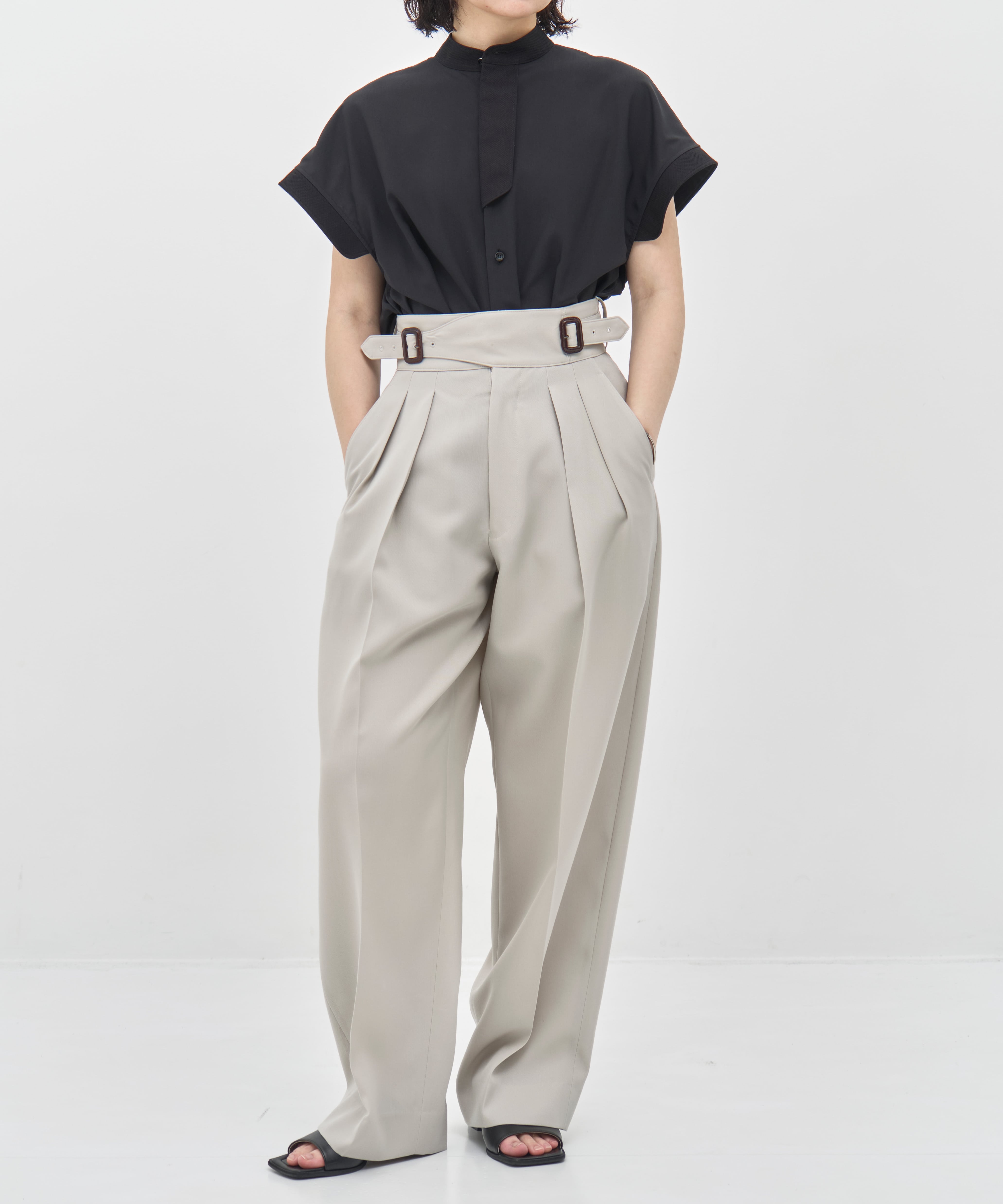 THE PLACKET A LINE SHIRT SLEEVE LESS THE RERACS