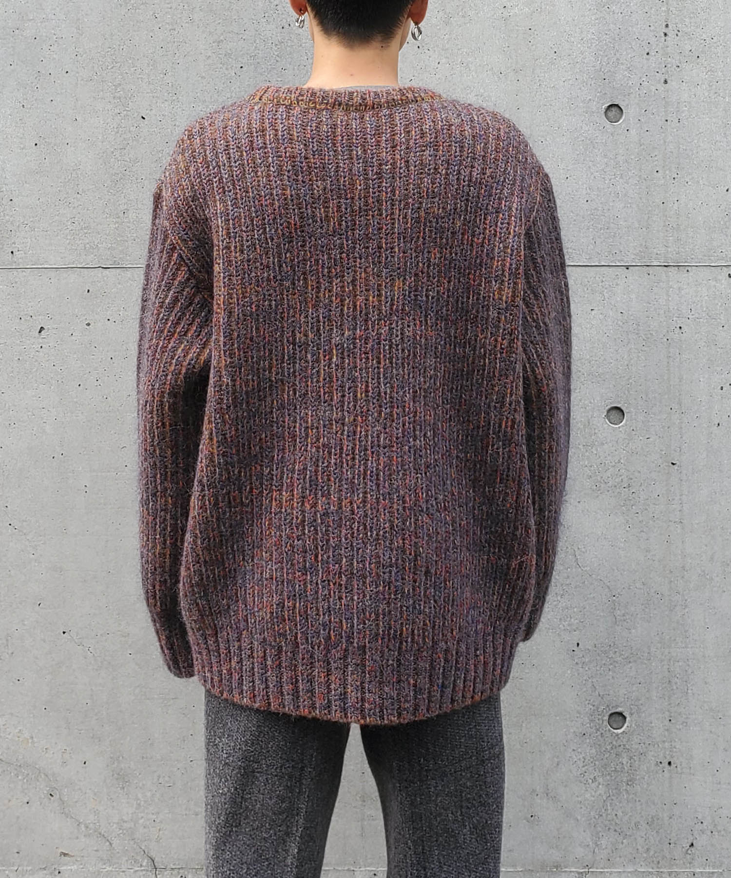 Six yarns-12 colors knit