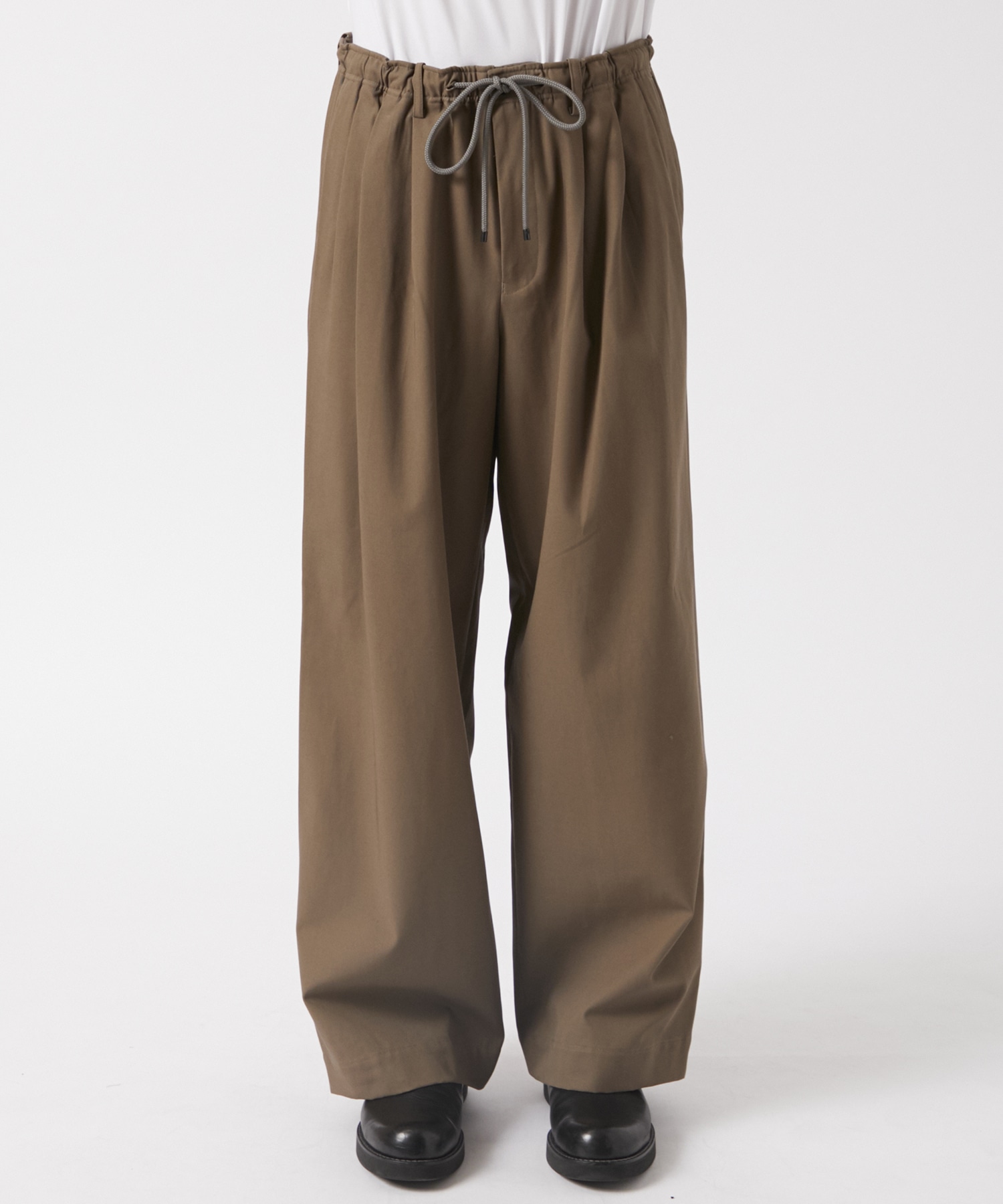 TRIPLE PLEATED EASY TROUSERS MARKAWARE