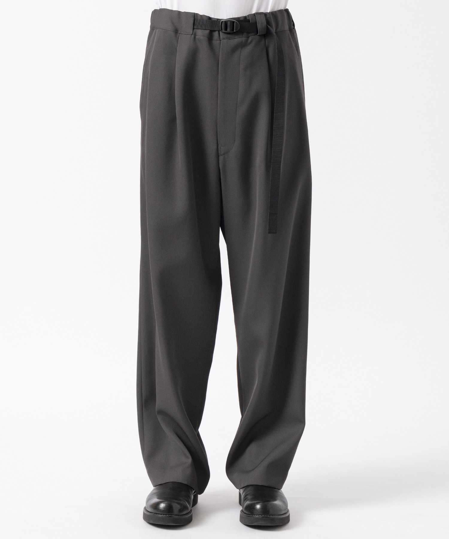 Tape-Belt 1 Tuck Pants UJOH HOMME