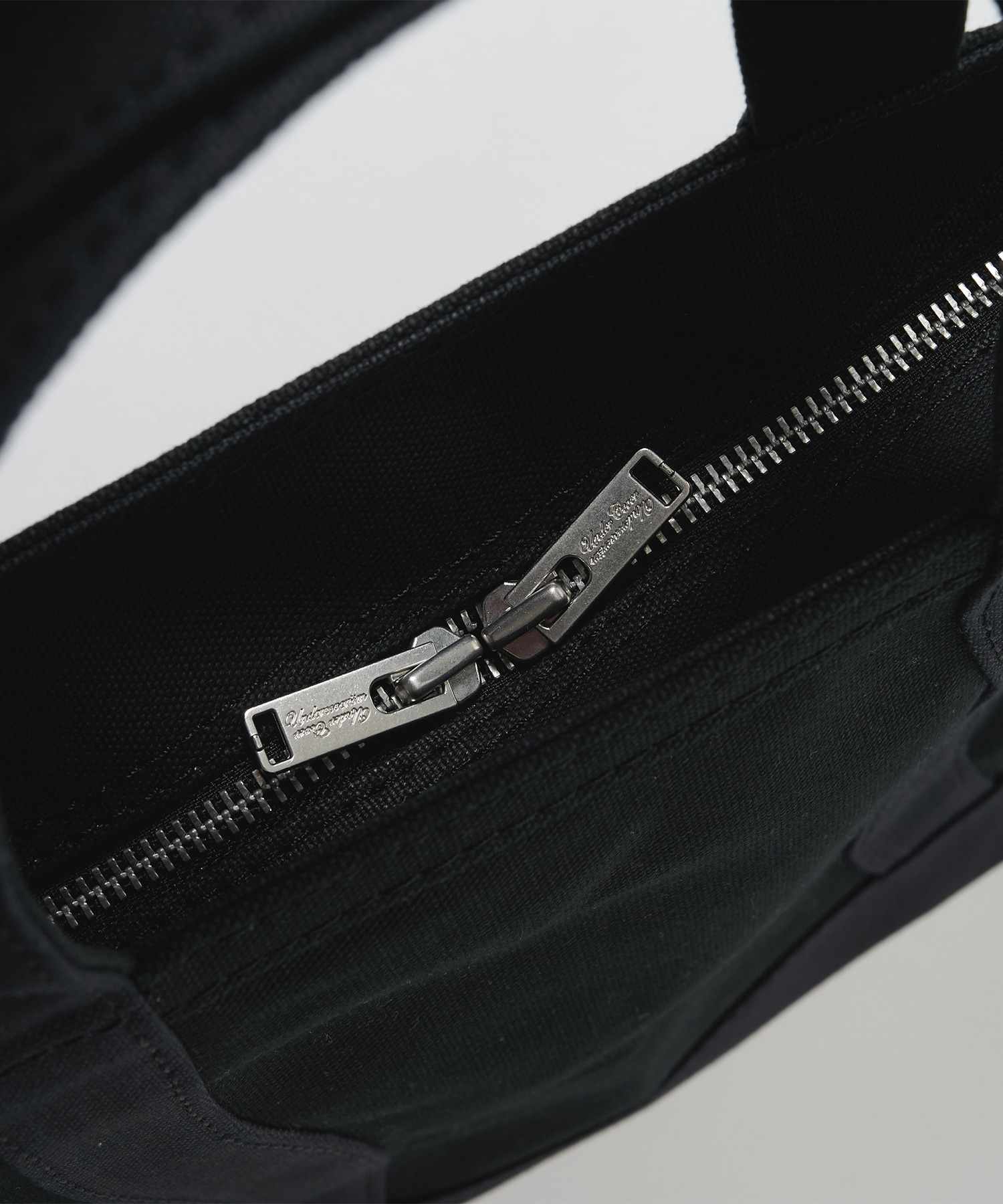 UC1F4B02 Medium Tote UNDERCOVER