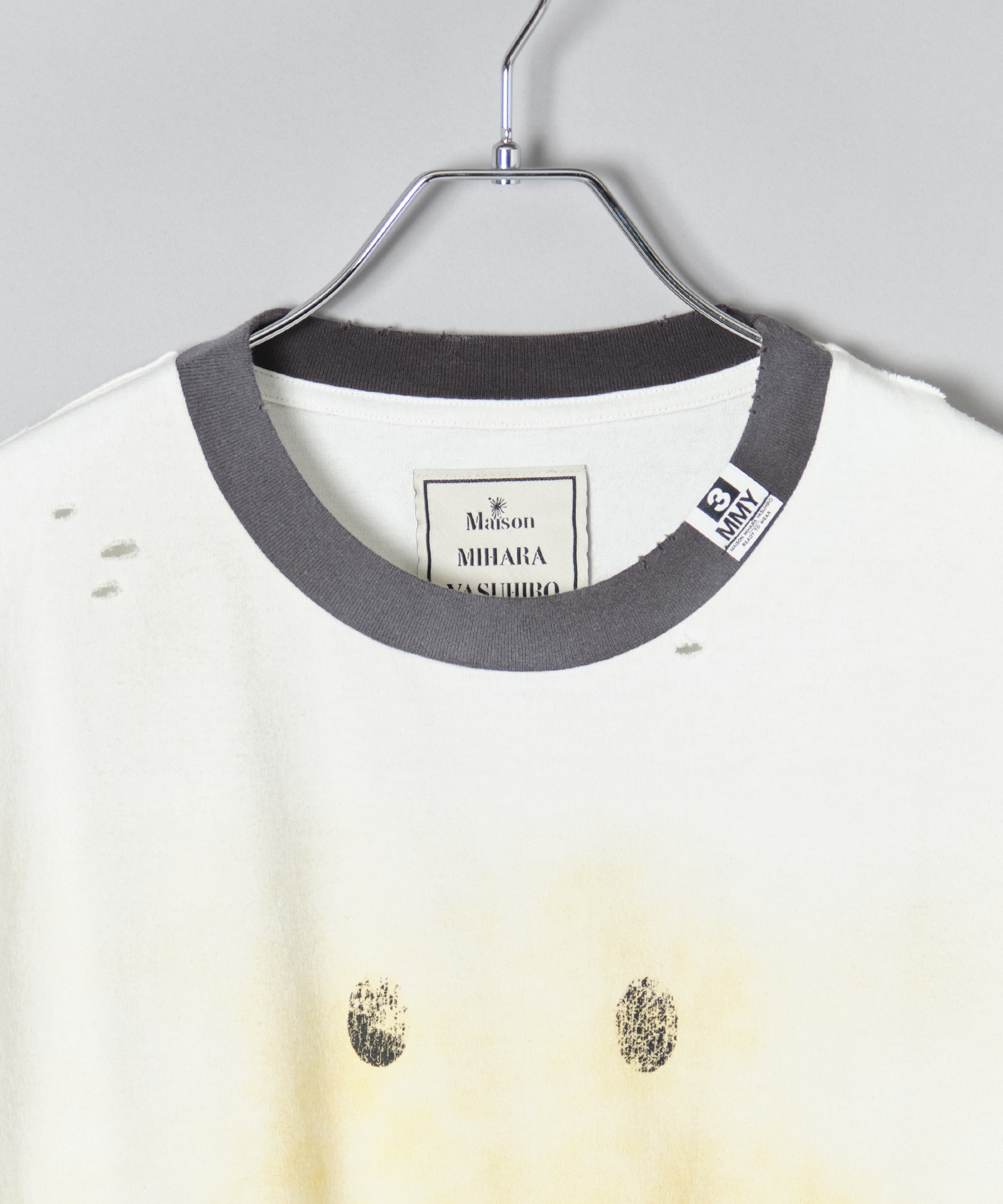 SMILY FACE PRINTED DISTRESSED TEE Maison MIHARA YASUHIRO