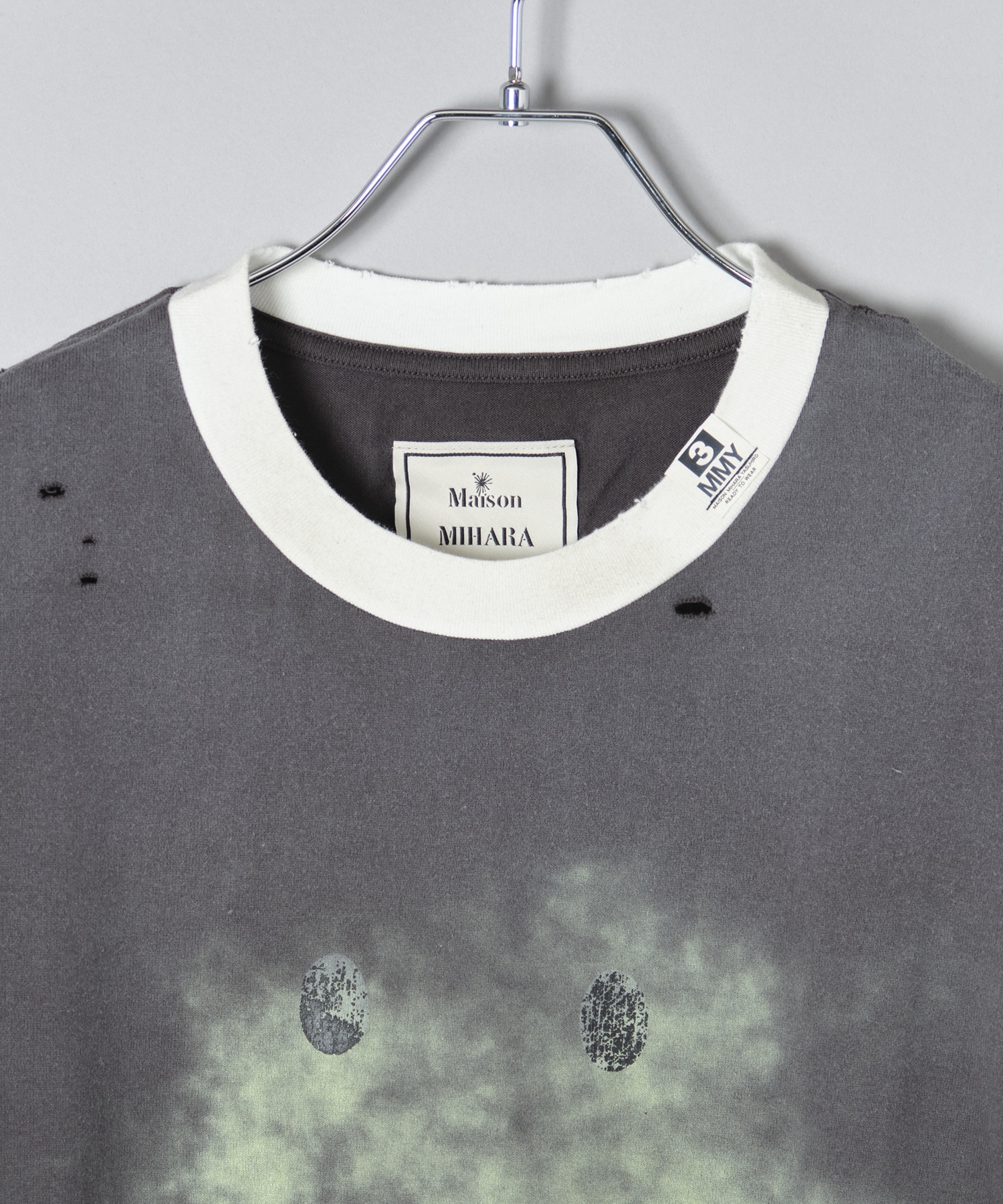 SMILY FACE PRINTED DISTRESSED TEE Maison MIHARA YASUHIRO