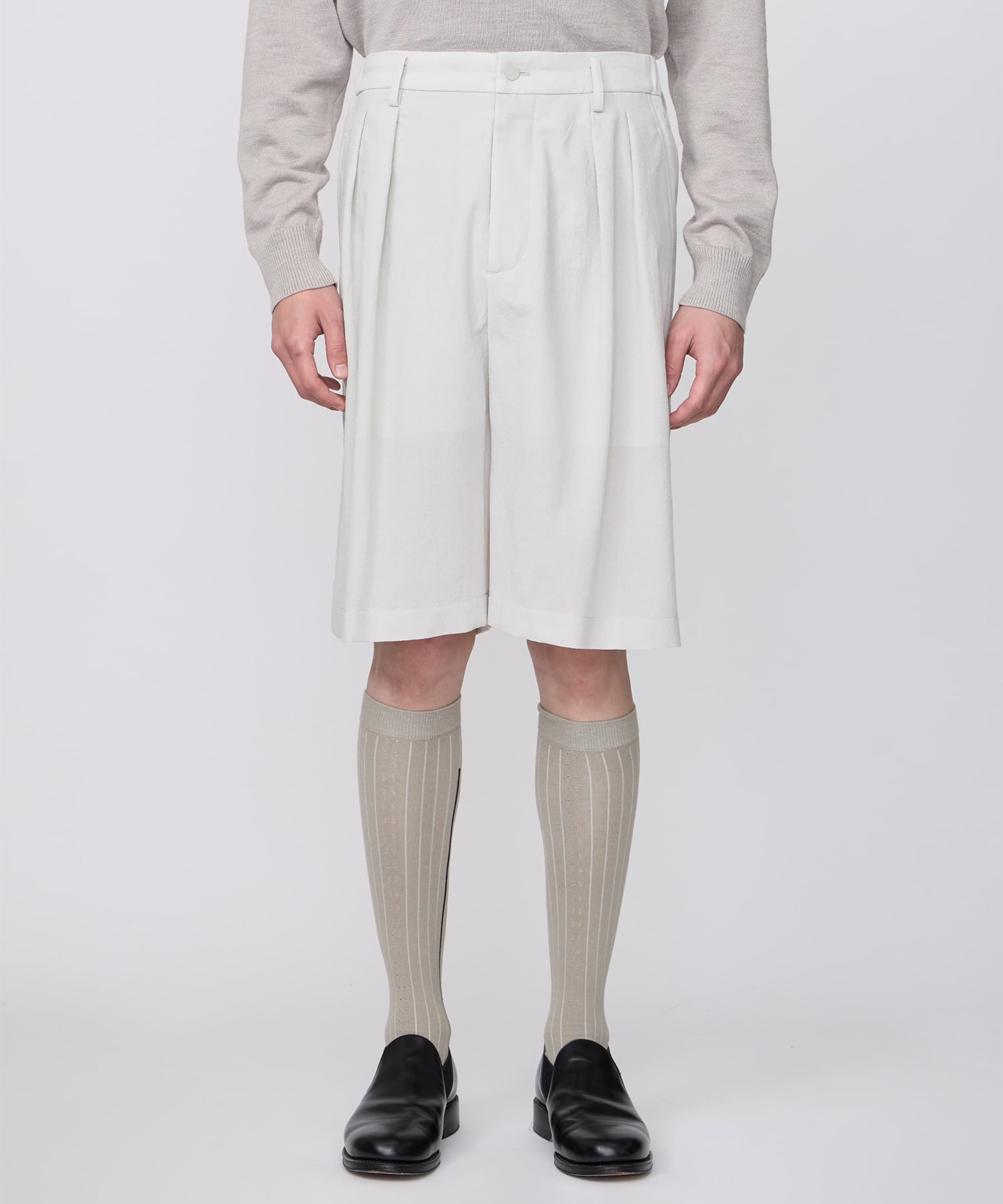 【イレニサ】TWO TUCKS WIDE SHORTS IRENISA