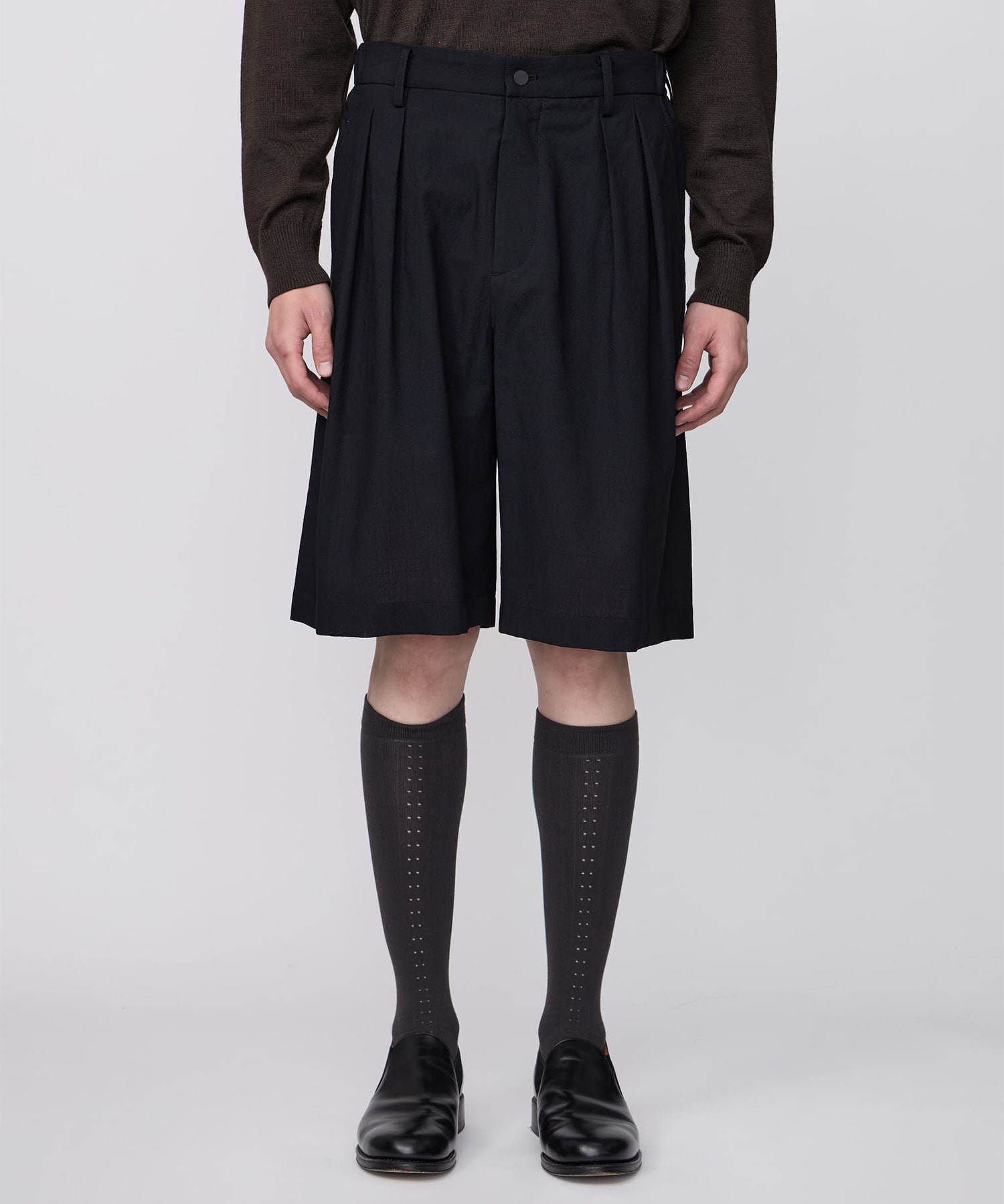 【イレニサ】TWO TUCKS WIDE SHORTS IRENISA
