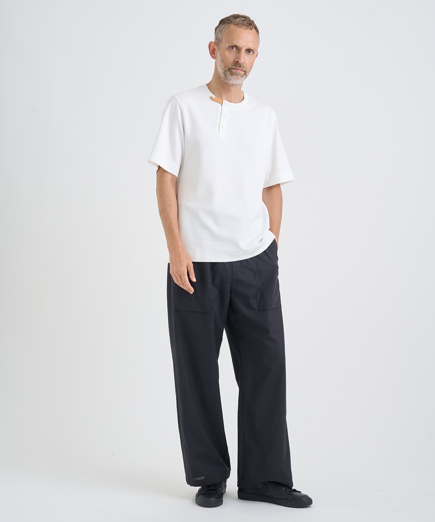 別注LEATHER TAB CREW NECK T-SHIRT IRENISA
