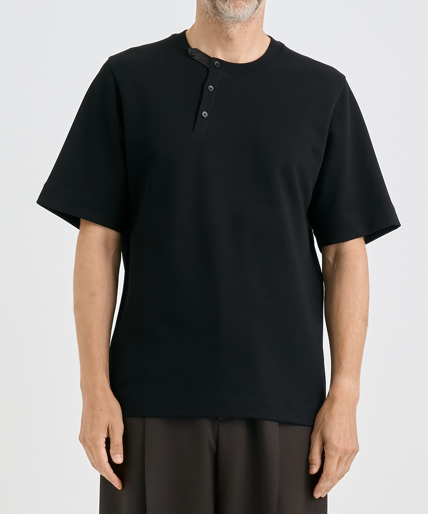 別注LEATHER TAB CREW NECK T-SHIRT IRENISA