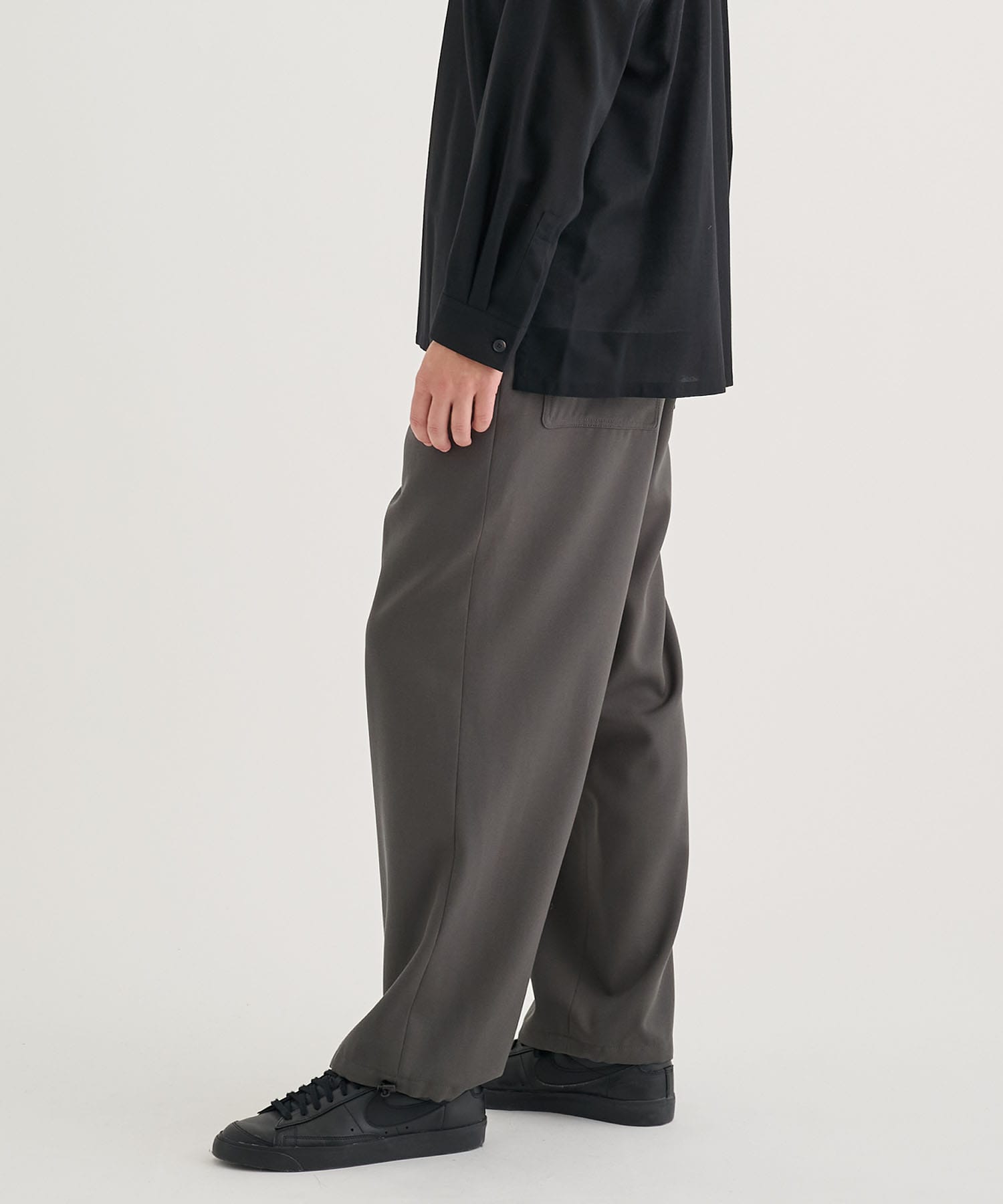 BACK SATIN UTILITY PANTS ATON