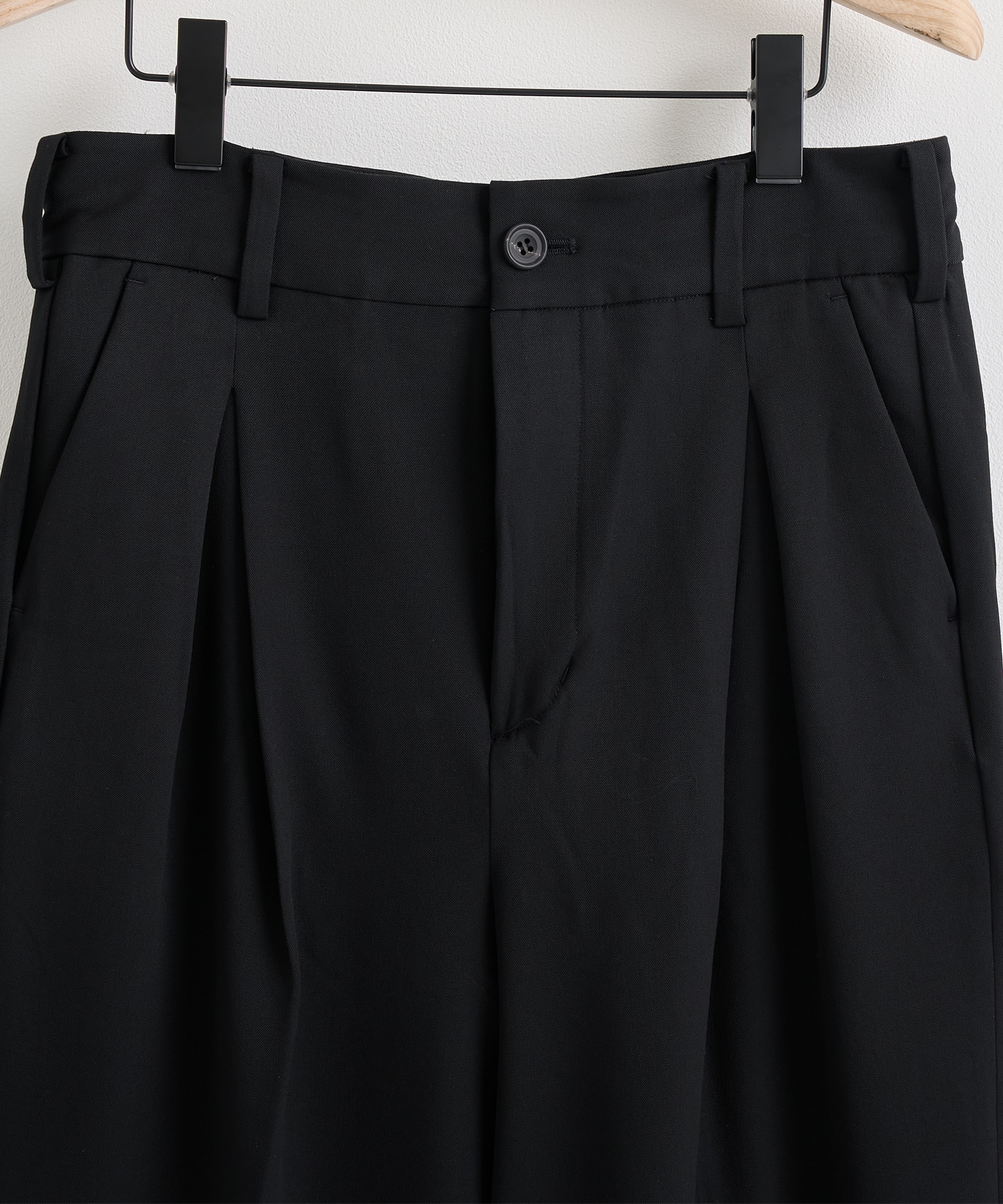 2 TUCK PANTS White Mountaineering
