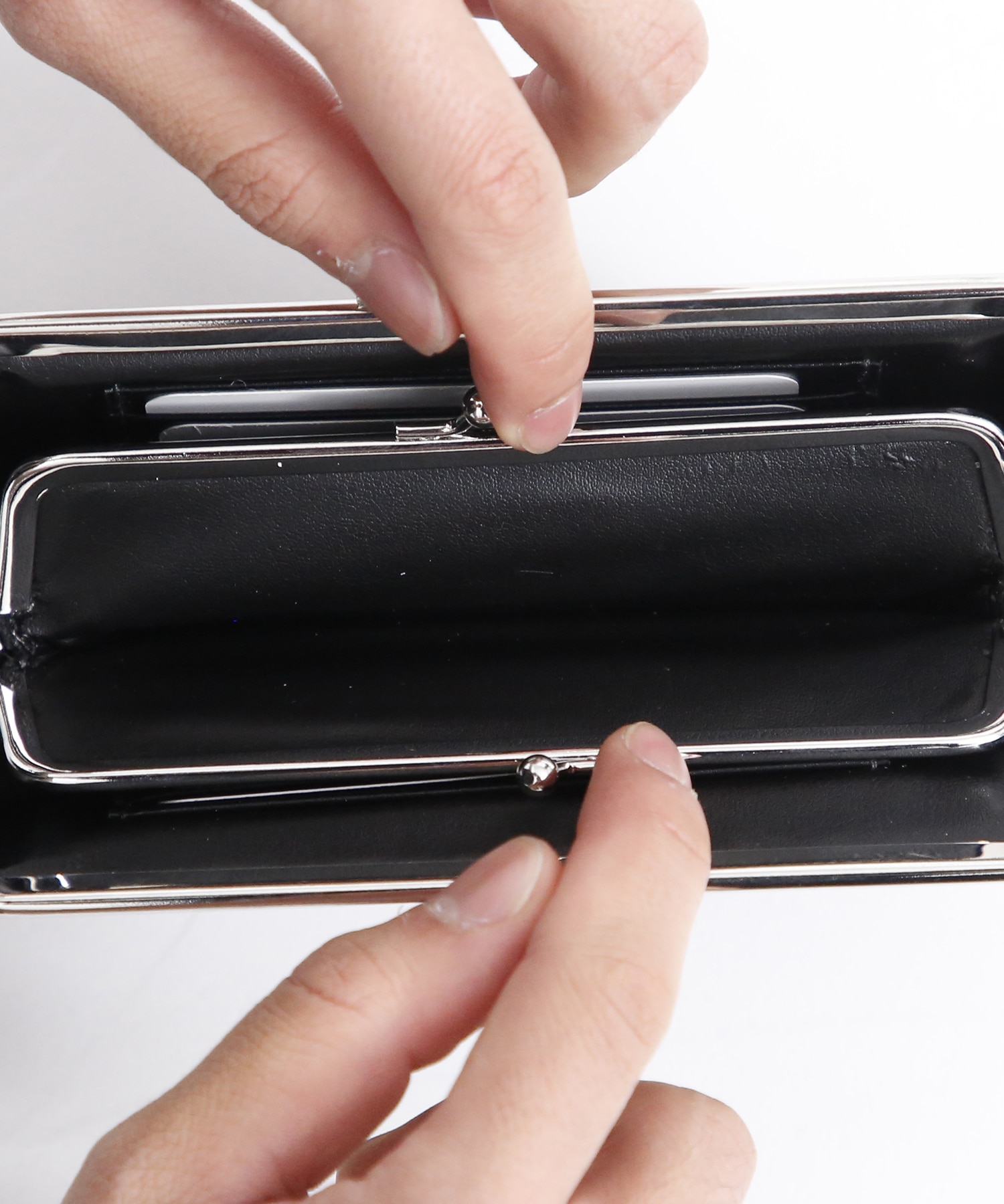 KISS CLASP MIDIUM GAMA Wallet Comme des Garcons