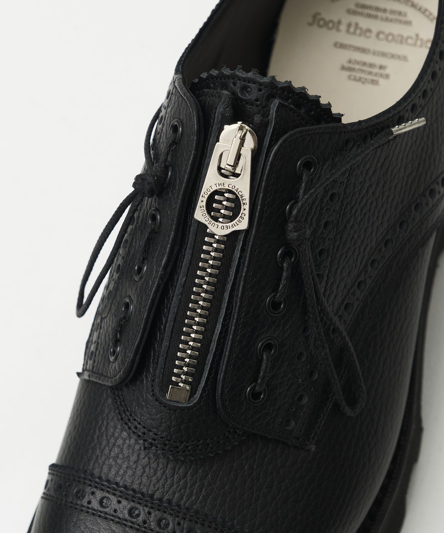 THE RESISTANCE SHOES foot the coacher