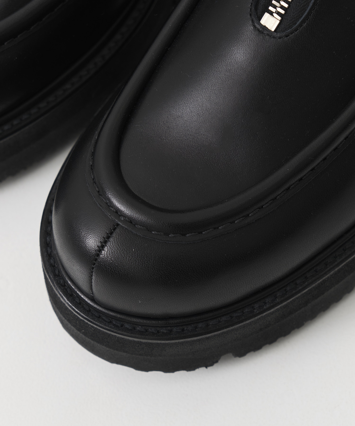 FRONT-ZIP MOCCASIN foot the coacher