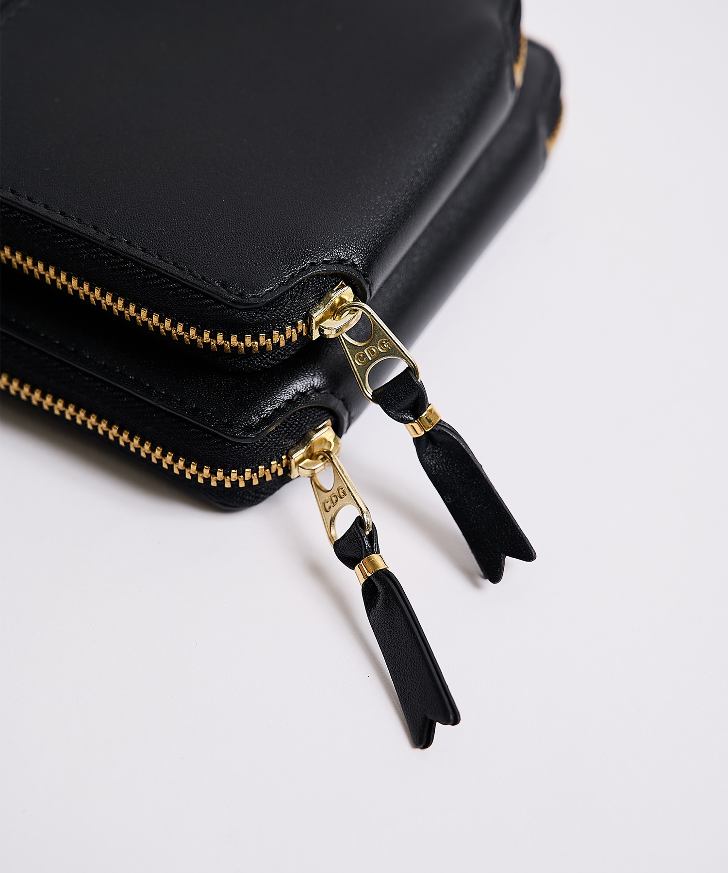 OUTSIDE POCKET FOLD ZIP WALLET Wallet Comme des Garcons