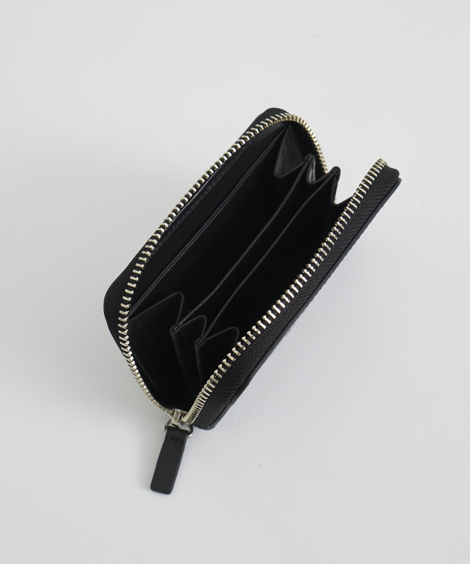 invisible zipped coin purse Maison MIHARA YASUHIRO