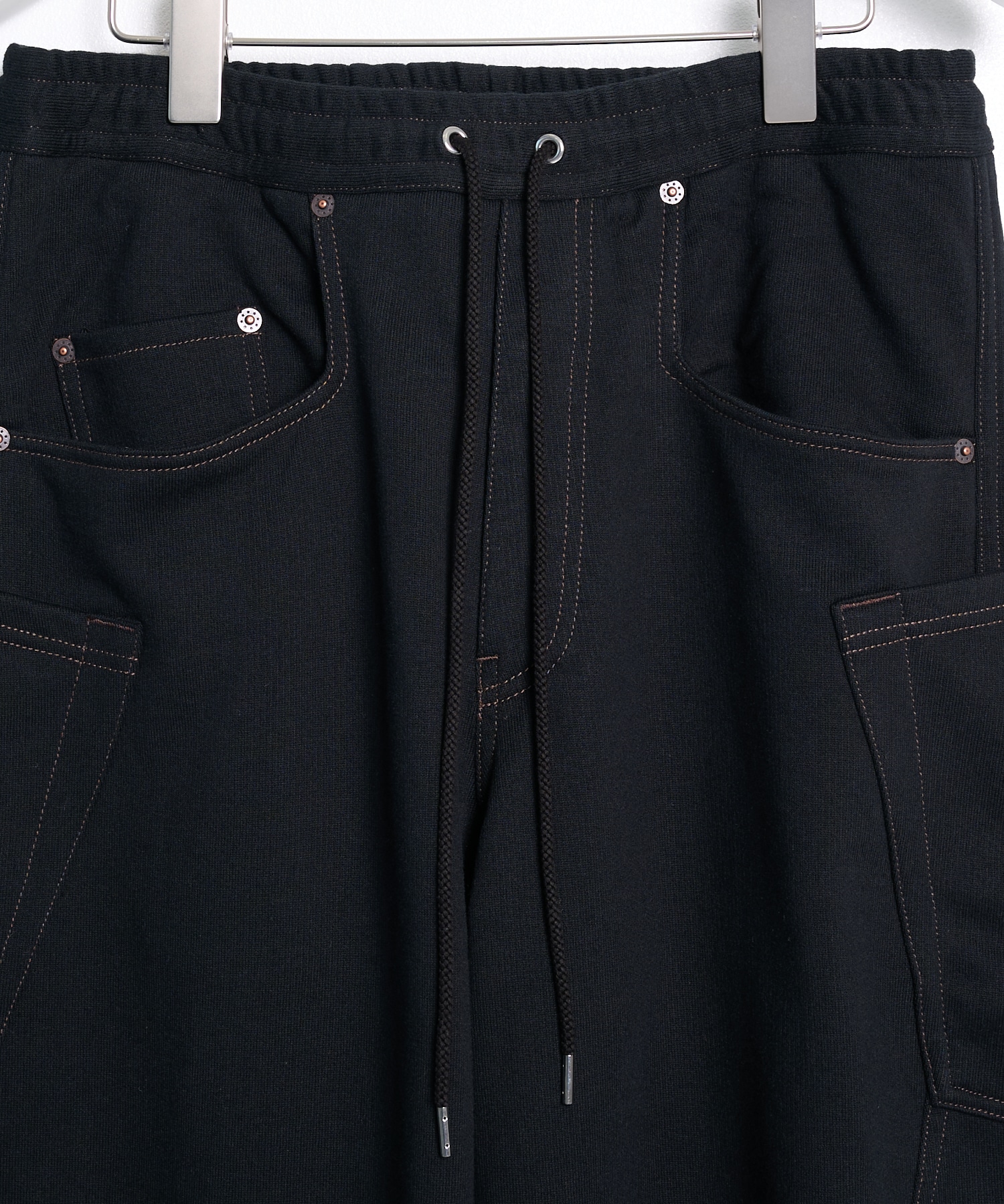 26fw-p-13 3D cutting sweat pants KHOKI