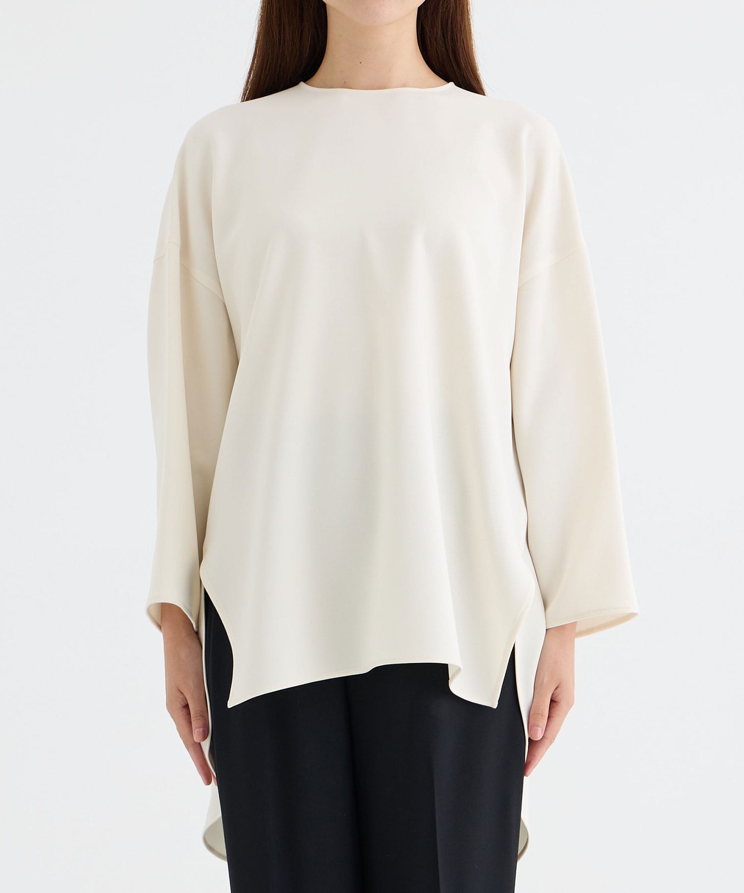 BACK ROUND HEM BLOUSE DOMELLE