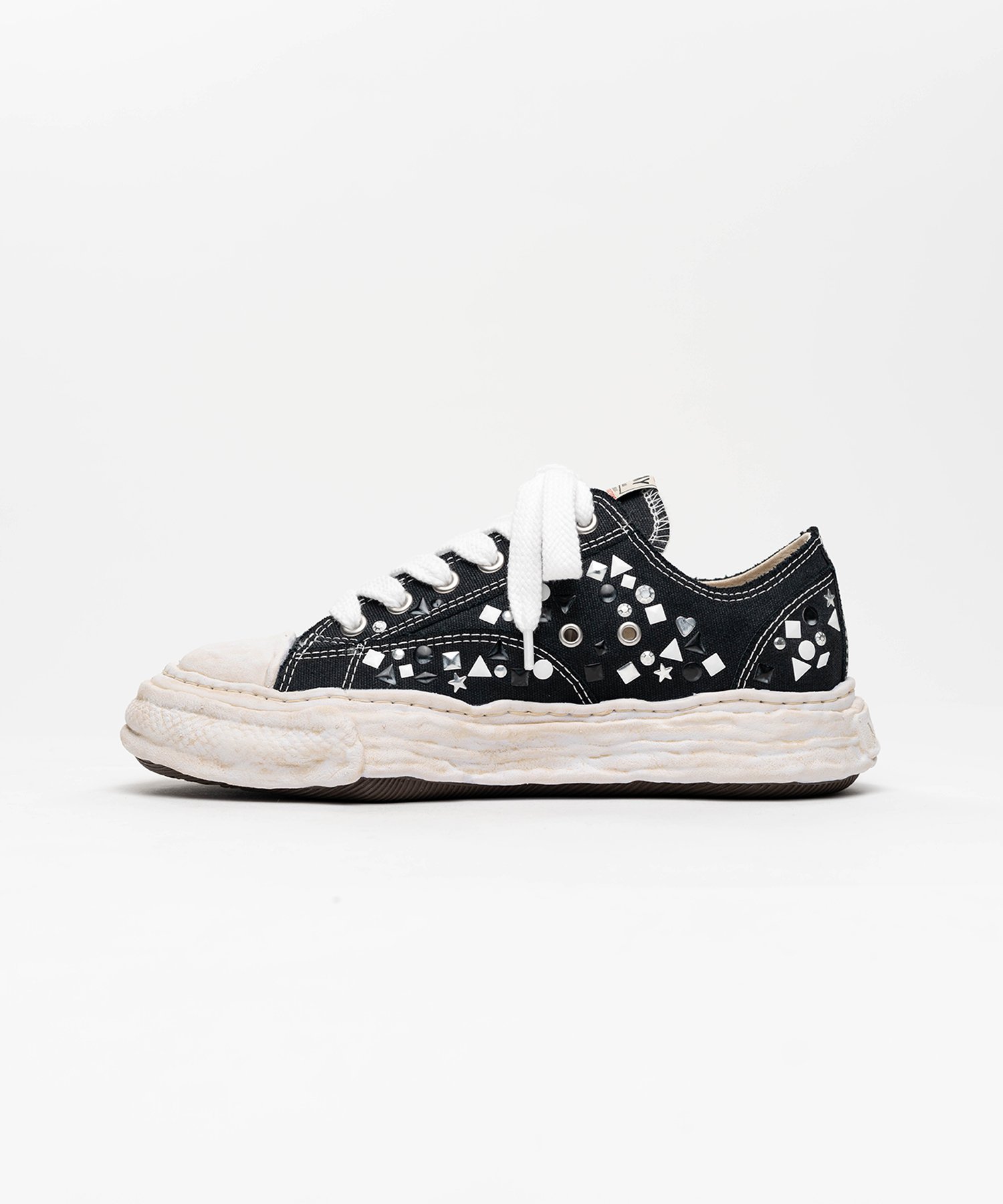 - PETERSON 23 original sole embellished canvas Low-Top sneak Maison MIHARA YASUHIRO