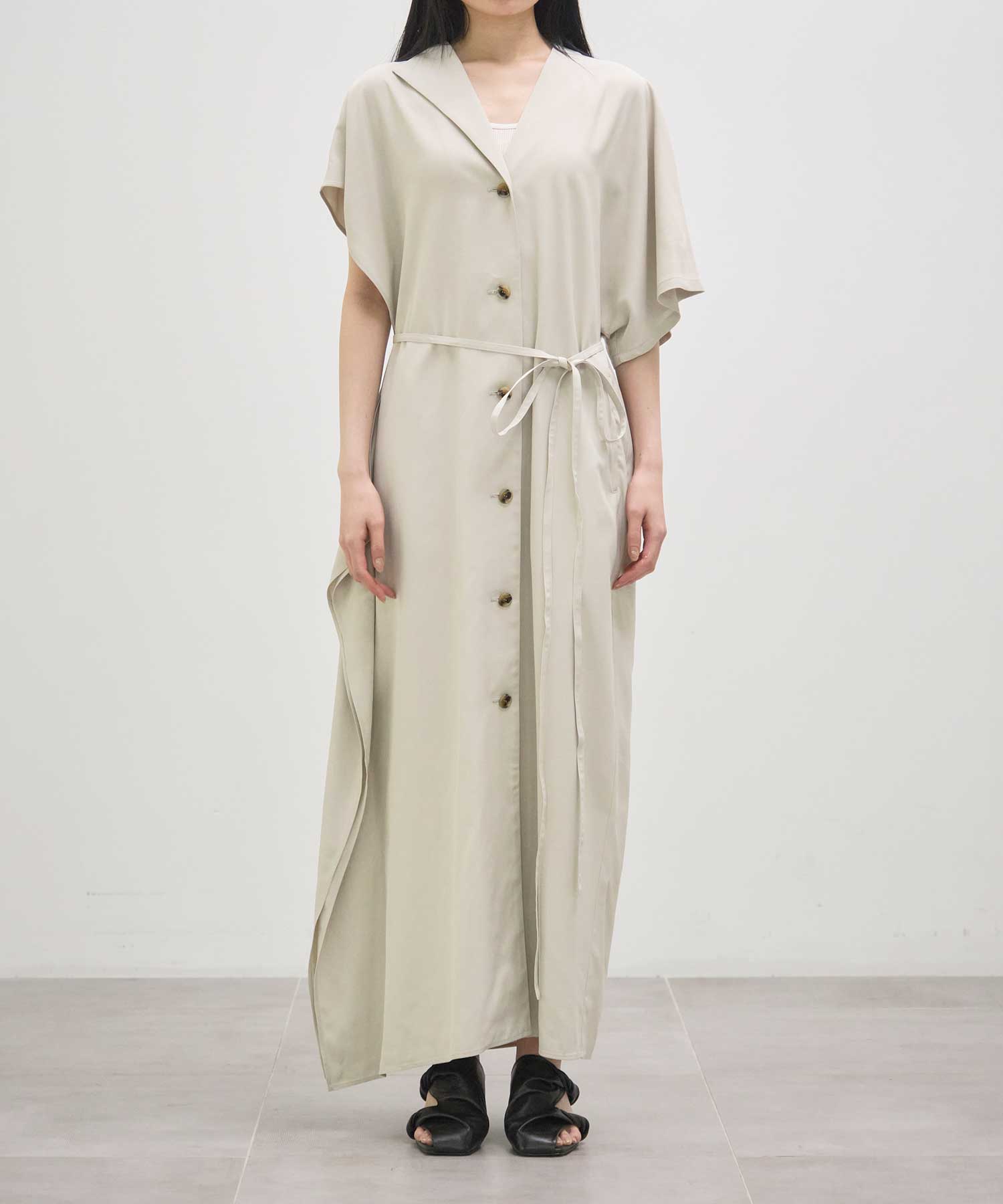 Ana asymmetry dress O.WHT AKIRANAKA