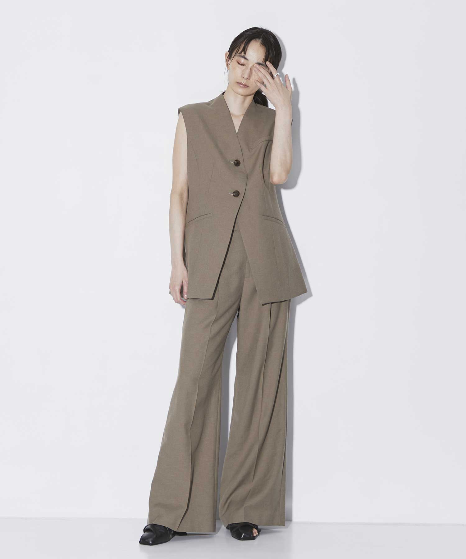 EX.V Neck Gilet AKIRANAKA