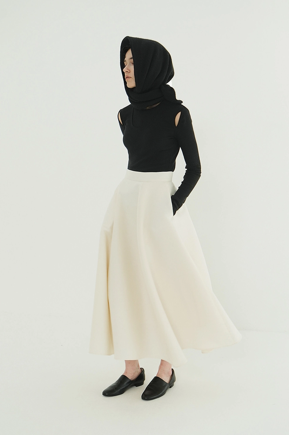 LAYERED SHOULDER CUT TOPS CLANE