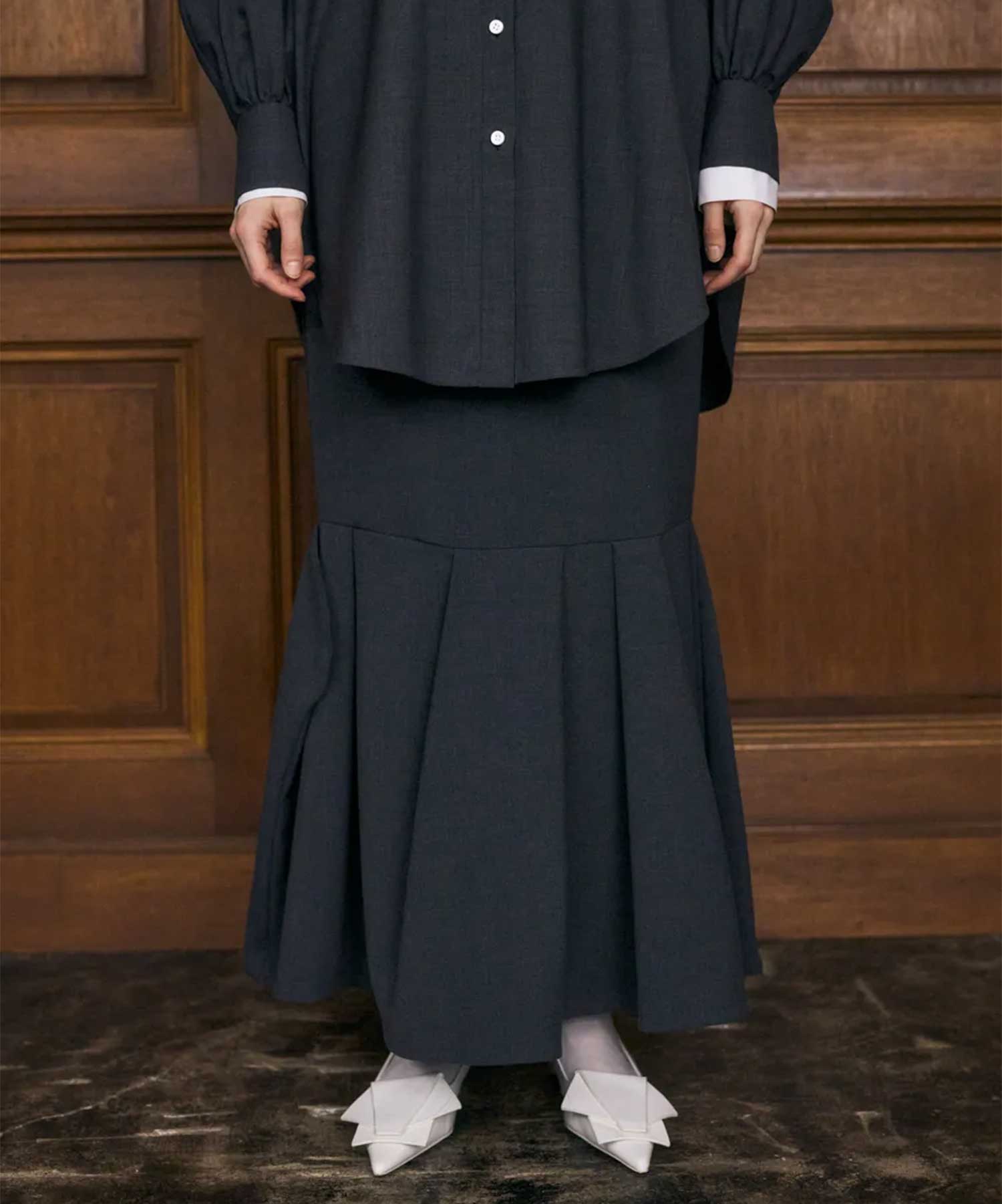 KEY-HOLE SKIRT ENFOLD