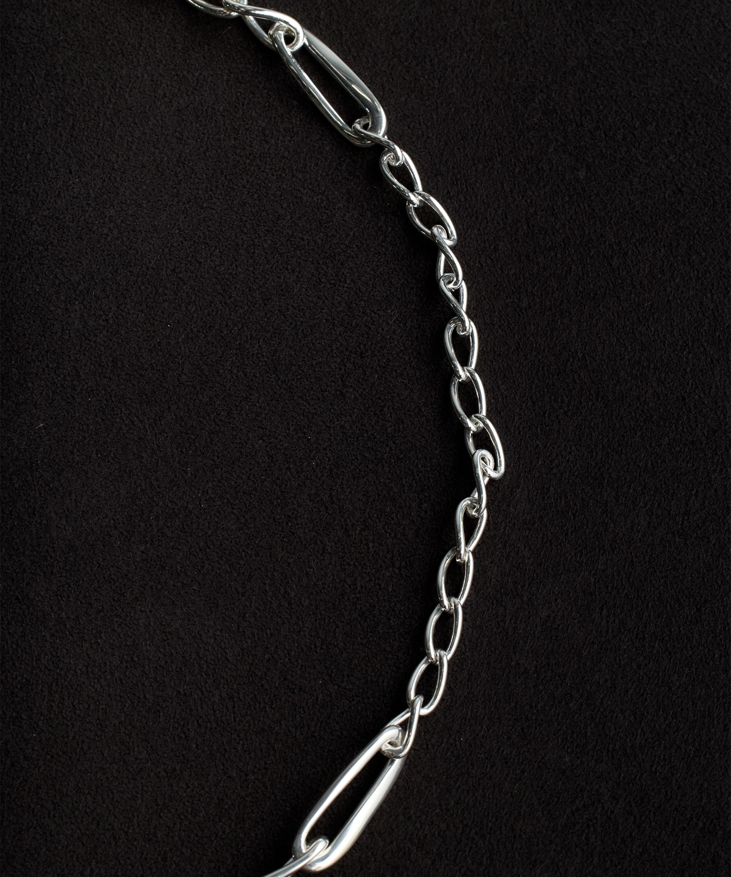 REBELLION NECKLACE 