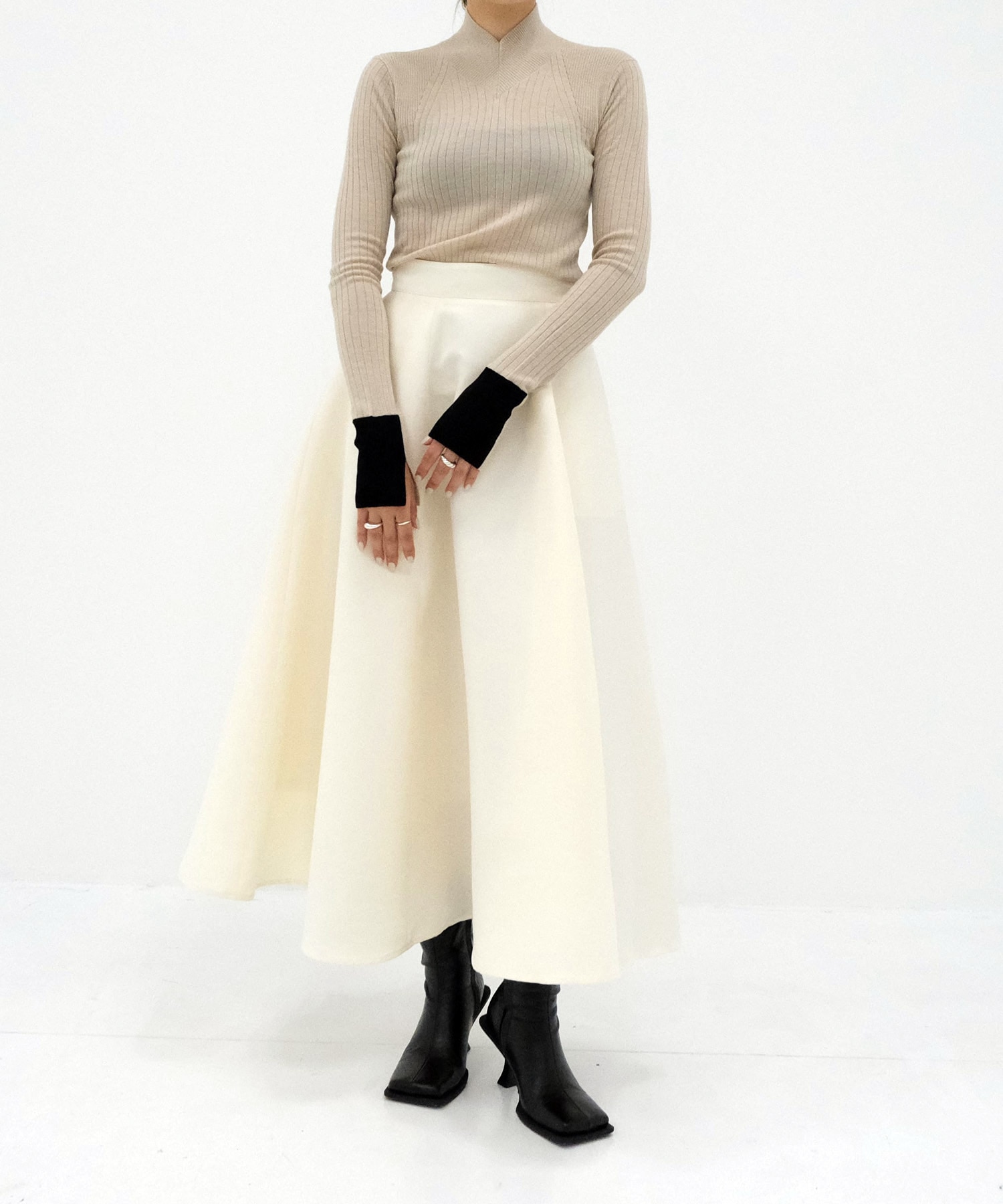 15.5 MICRON WOOL SOFT V-NECK KNIT CINOH