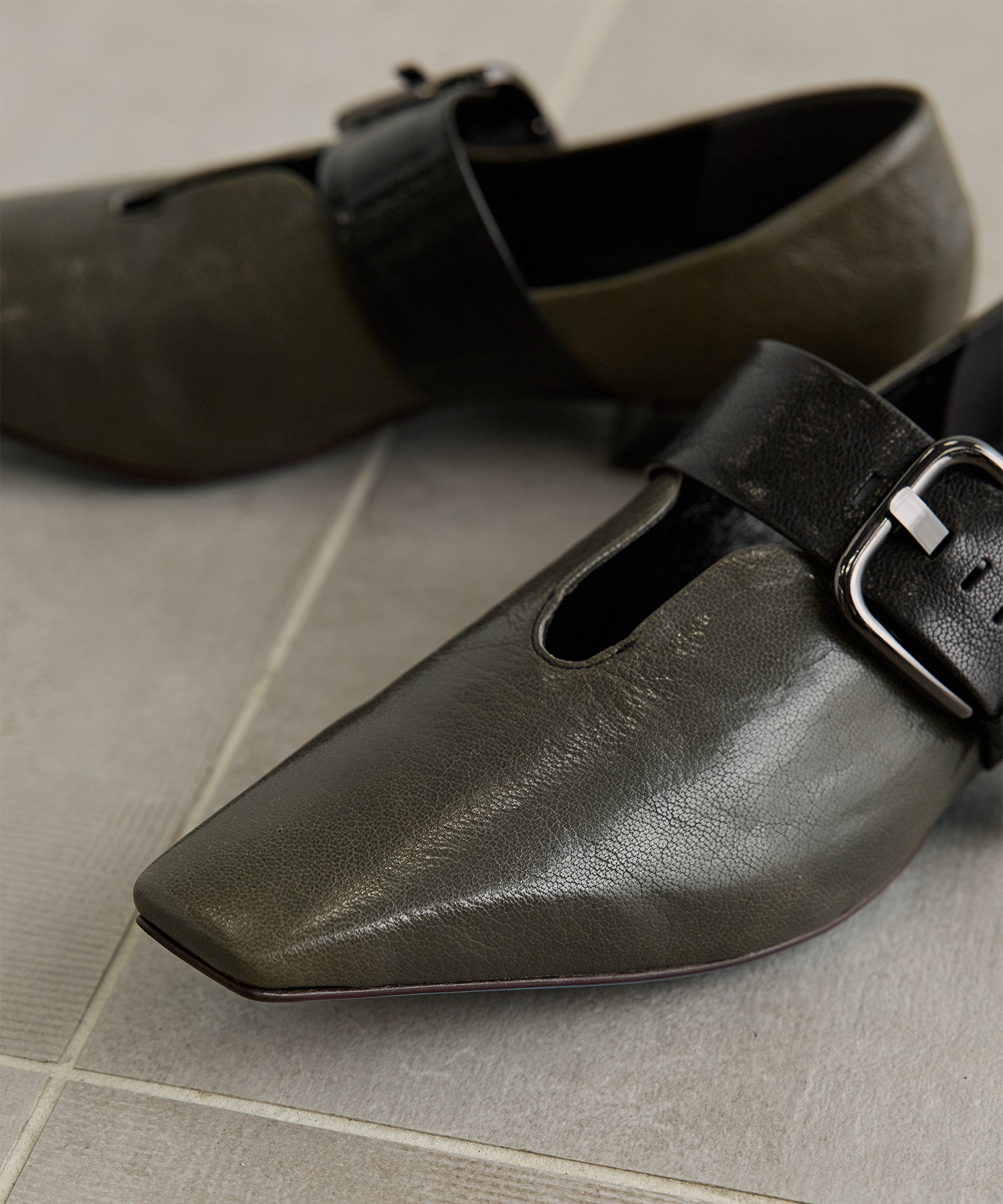Square-toe Buckle　Shoes MANA
