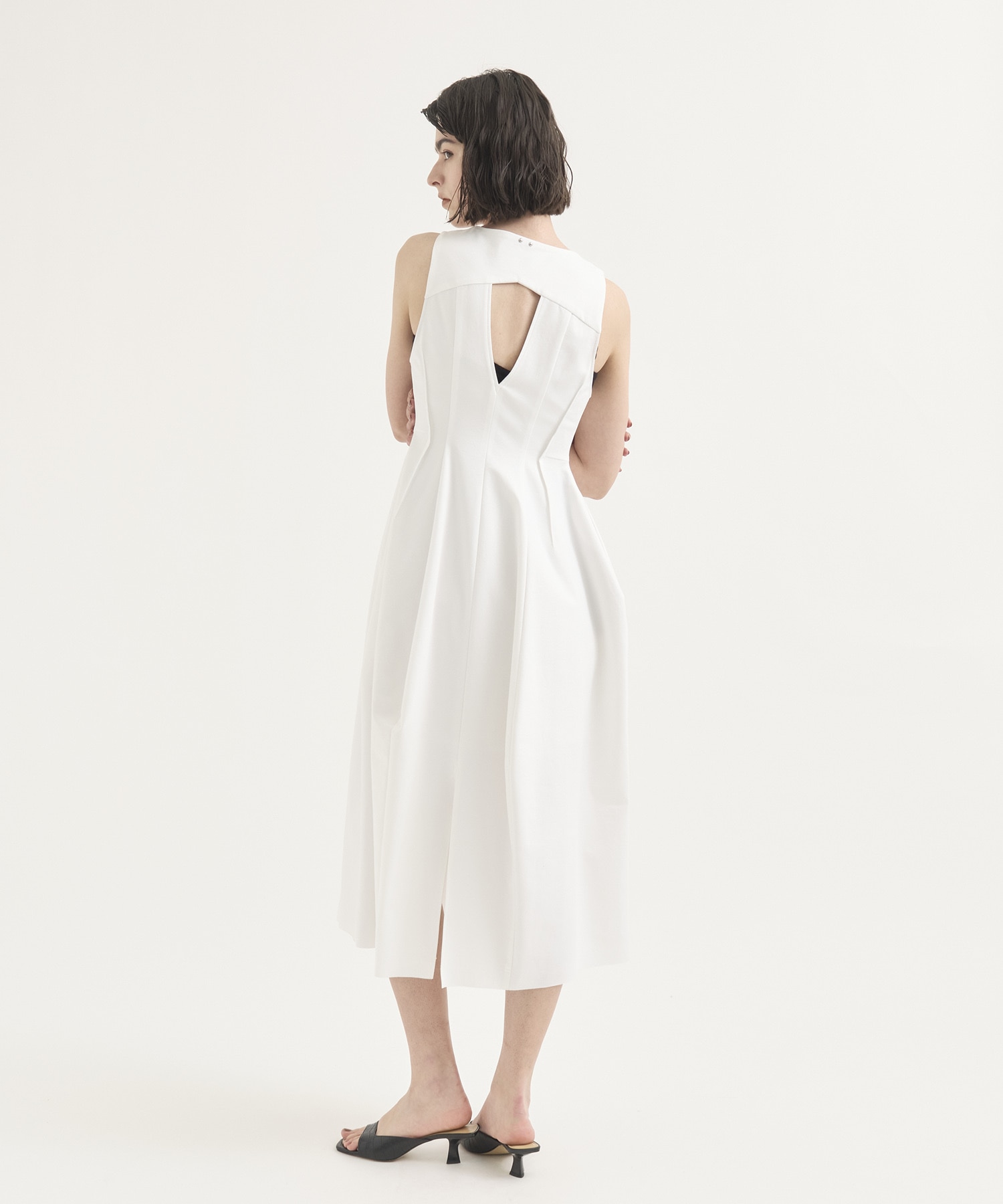 Arch Pattern Cut One-Piece RITAN