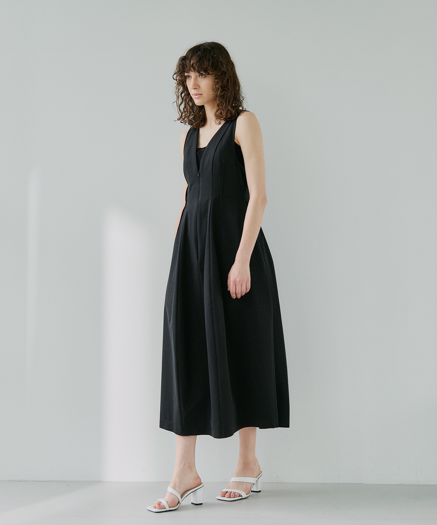Arch Pattern Cut One-Piece RITAN