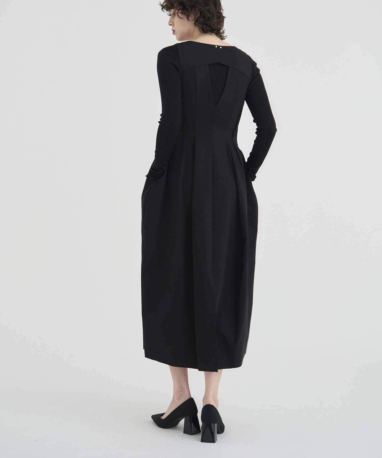 Arch Pattern Cut One-Piece RITAN