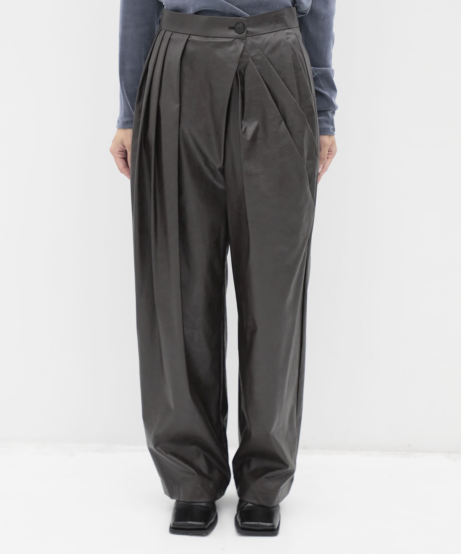 Leather Random Tuck Pants RITAN