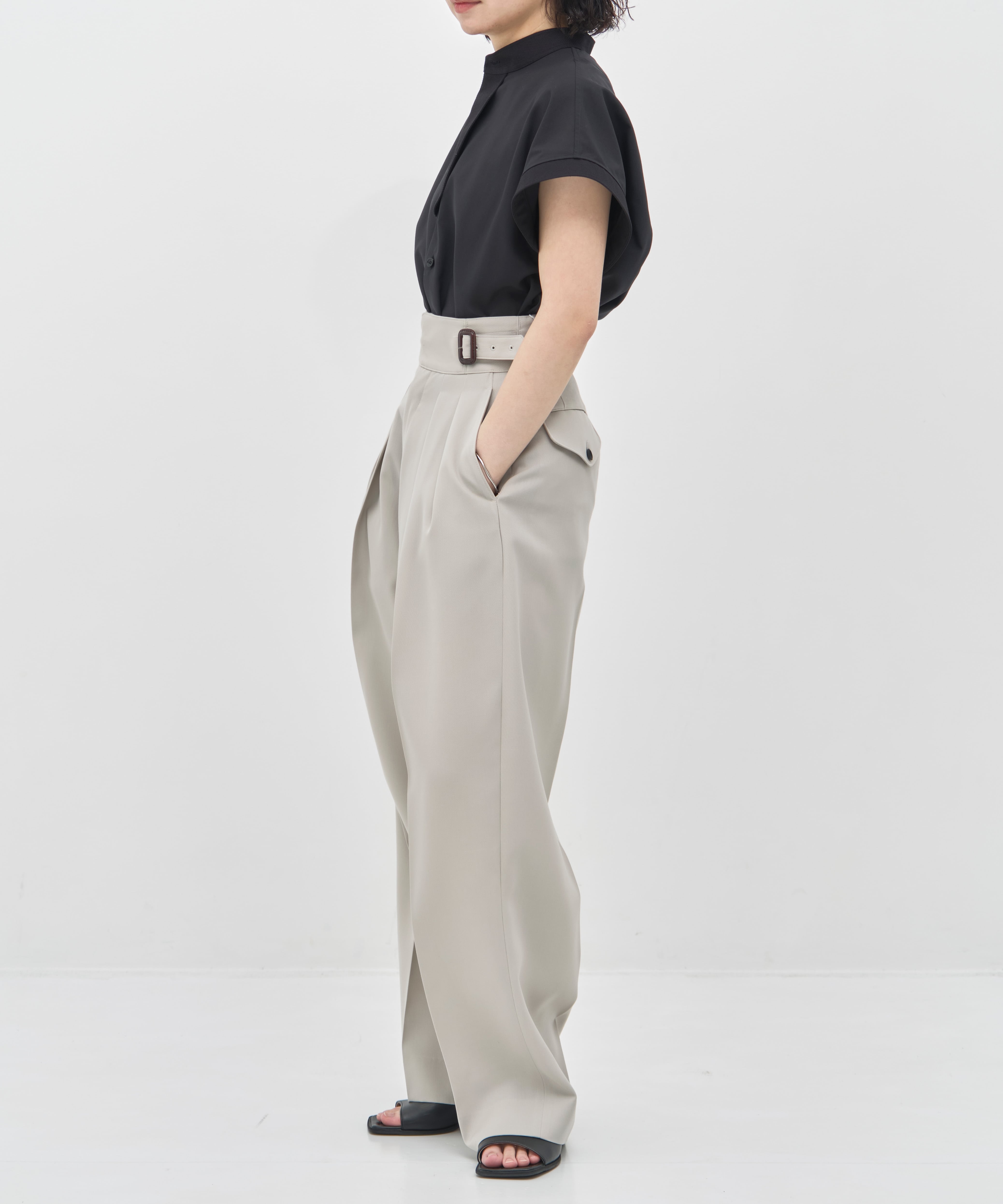 THE PLACKET A LINE SHIRT SLEEVE LESS THE RERACS