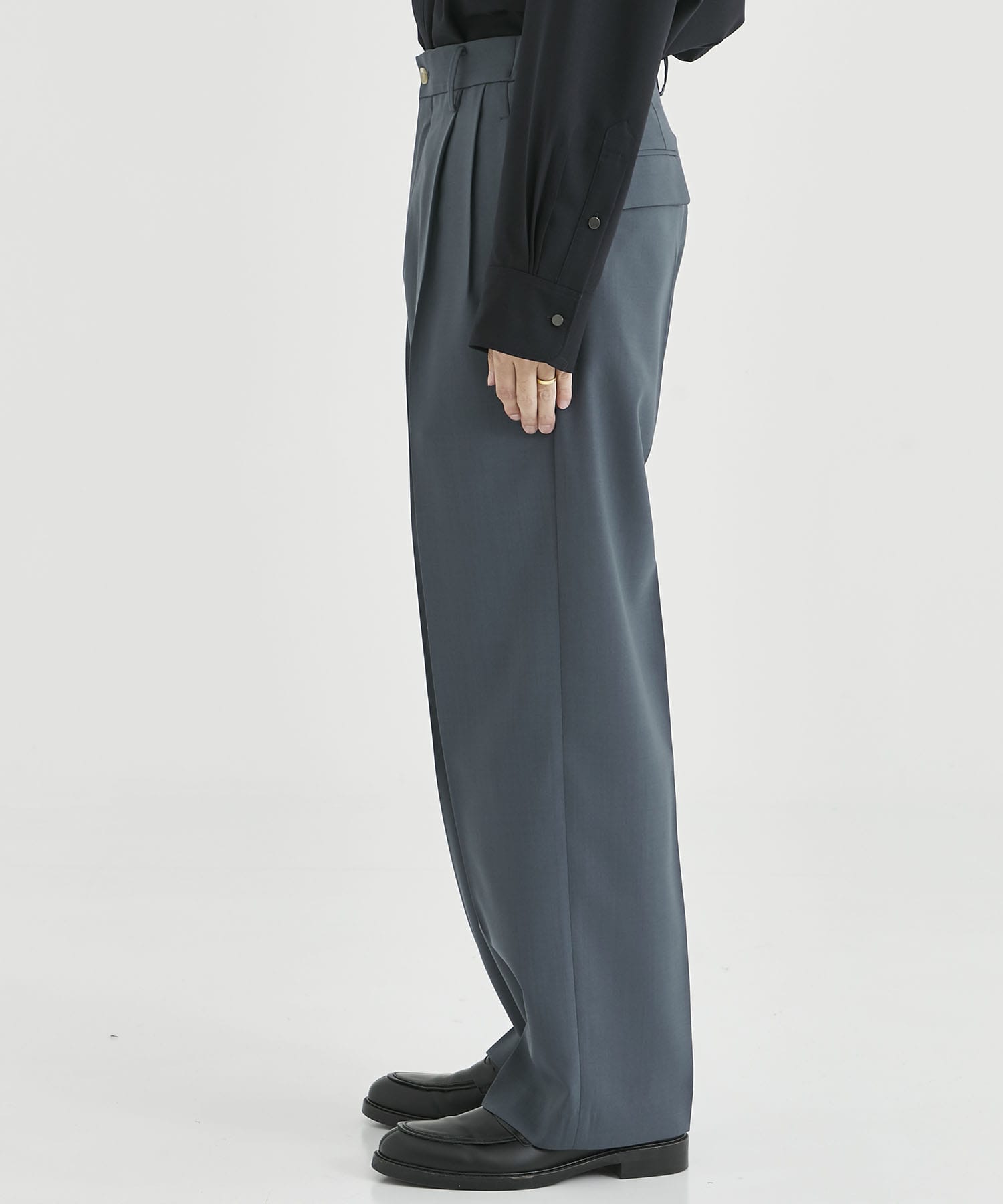 IRENISA 22-23AW TWO TUCKS WIDE PANTS 黒 1 - スラックス