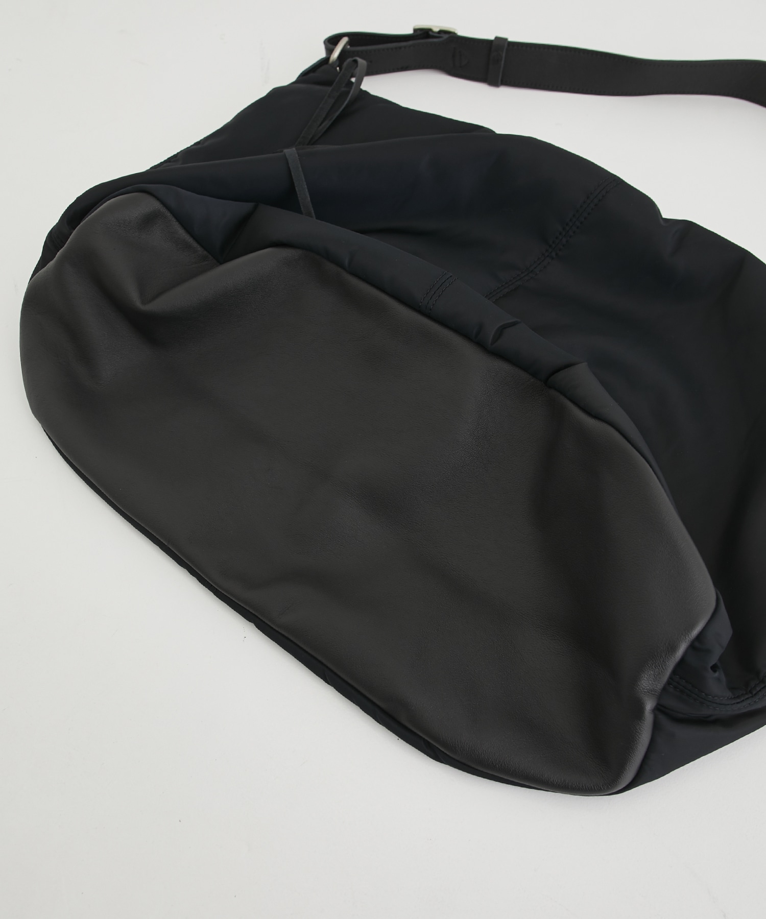 DWELLER SHOULDER BAG POLY TAFFETA WITH COW LEATHER BY ECCO(FREE BLACK