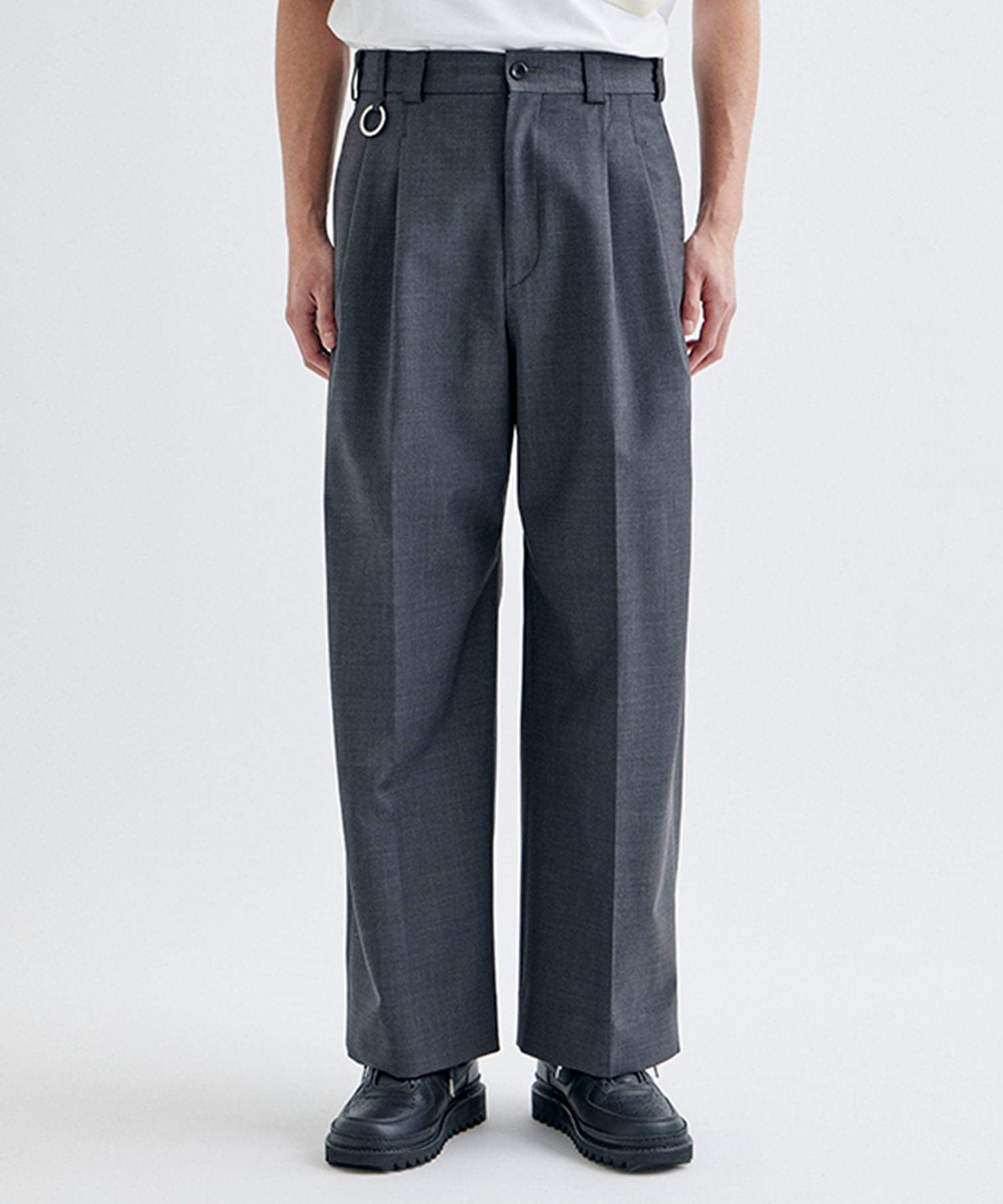 Extra Volumed Tapered Pants th products