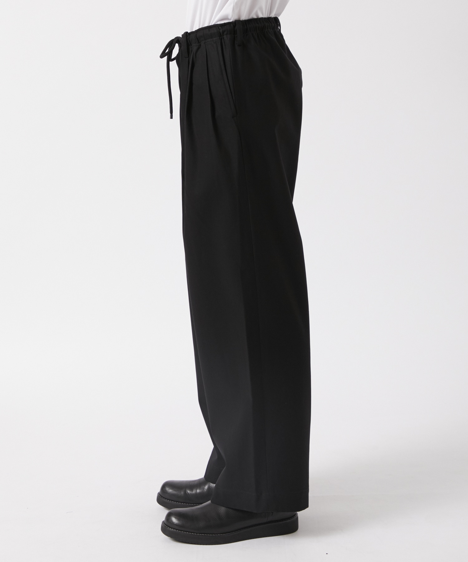 TRIPLE PLEATED EASY TROUSERS MARKAWARE