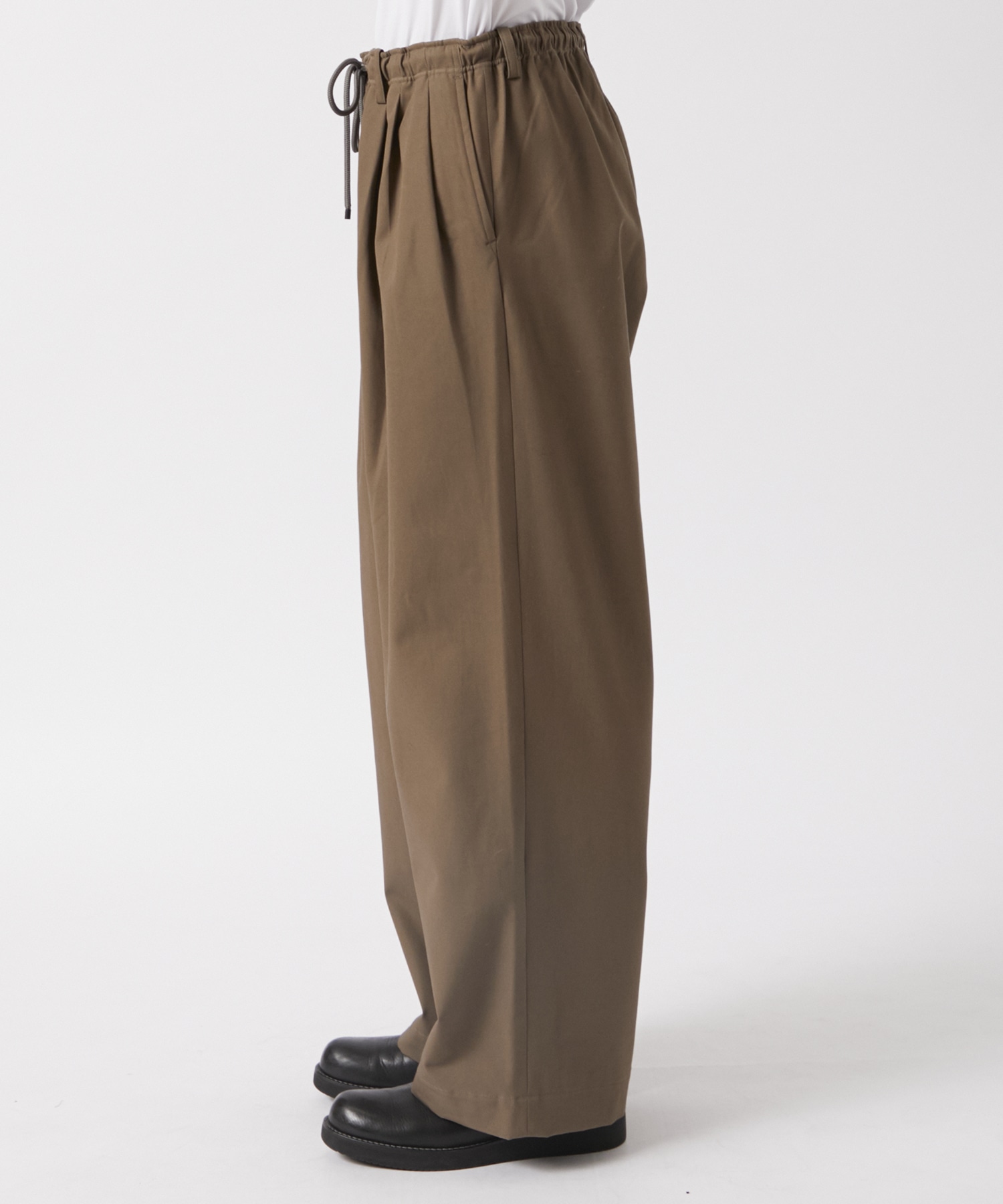 TRIPLE PLEATED EASY TROUSERS MARKAWARE