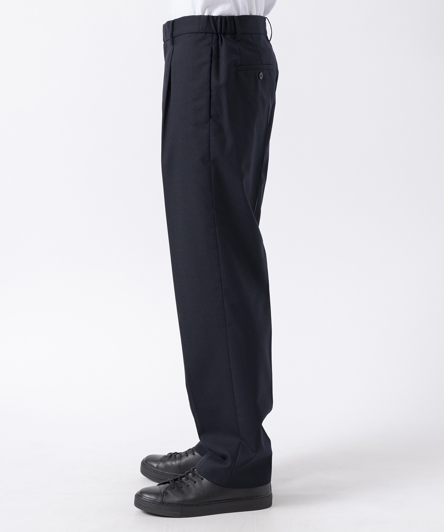 Calm Skin Easy Slim Straight Trousers THE TOKYO