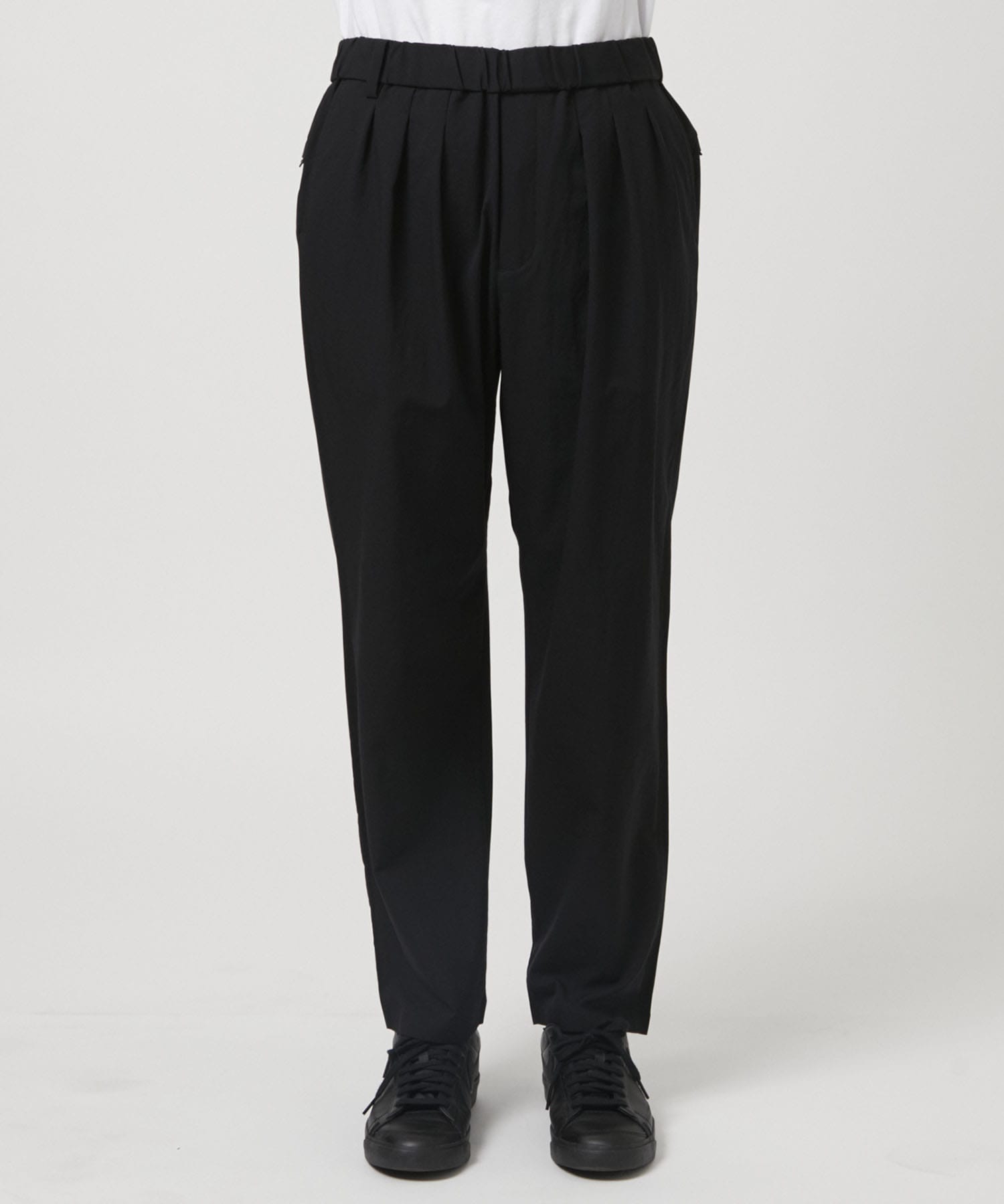 3 TUCK EASY TAPERED PANTS White Mountaineering