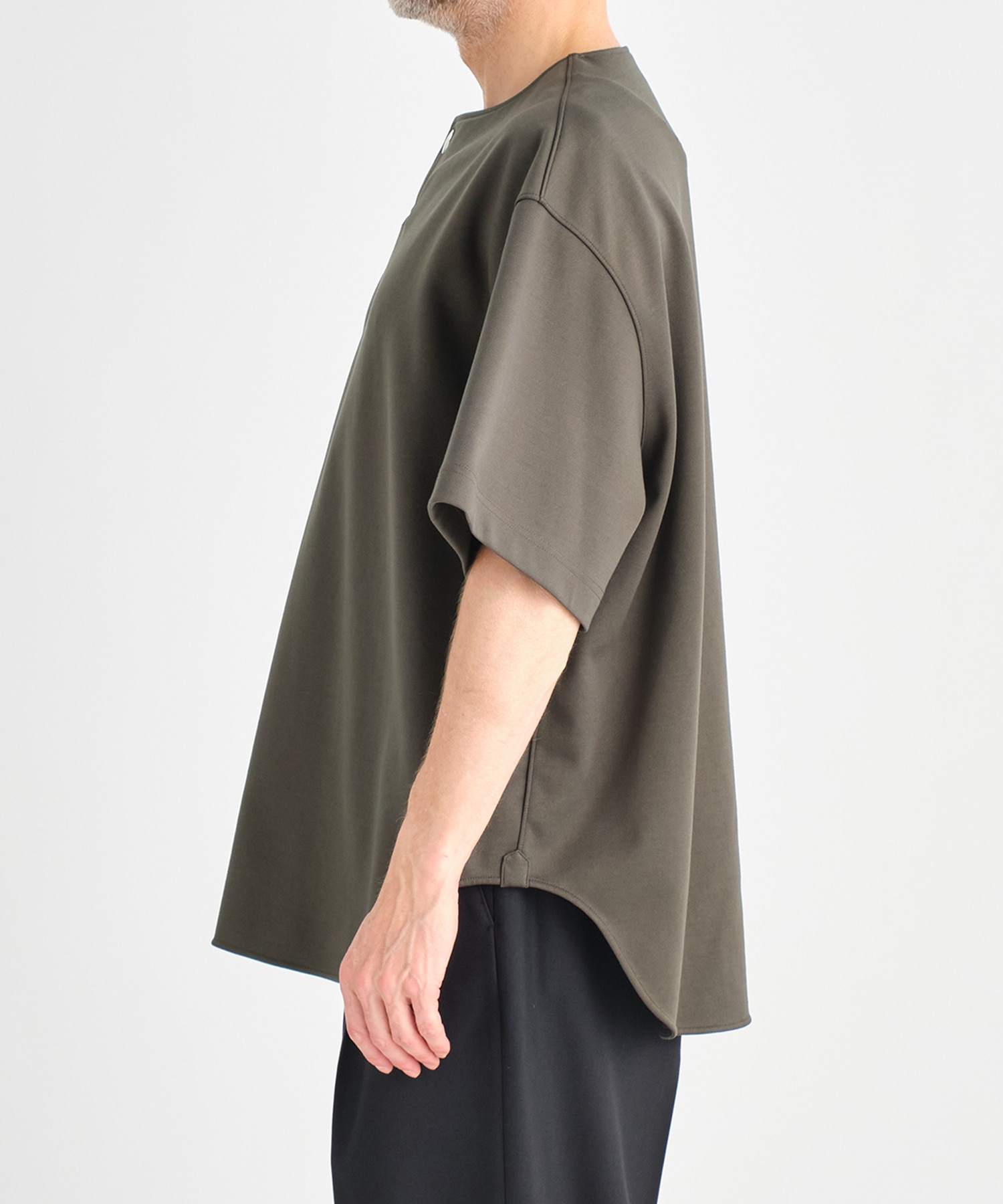 RERACS FRONT TUCK HENLY NECK T-SHIRT THE RERACS