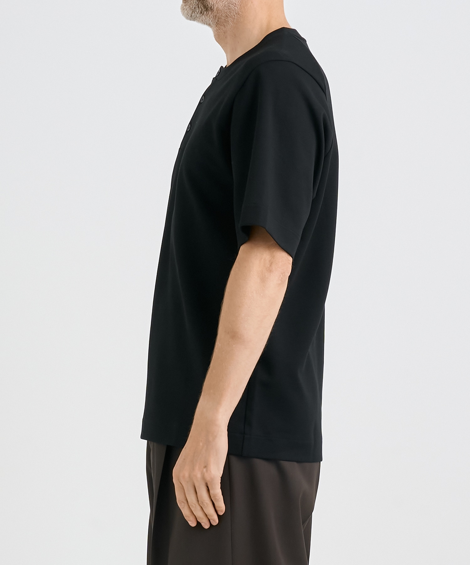 別注LEATHER TAB CREW NECK T-SHIRT IRENISA