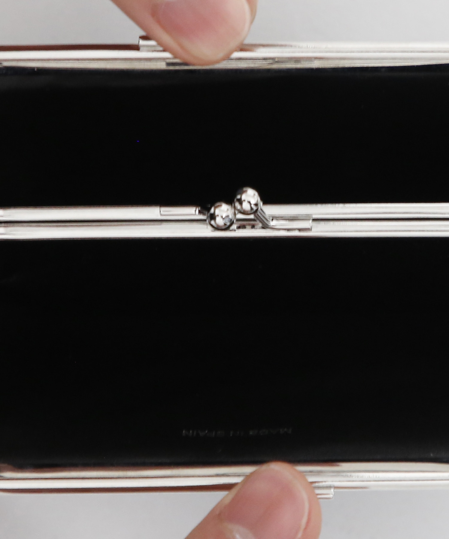 KISS CLASP SMALL GAMA Wallet Comme des Garcons