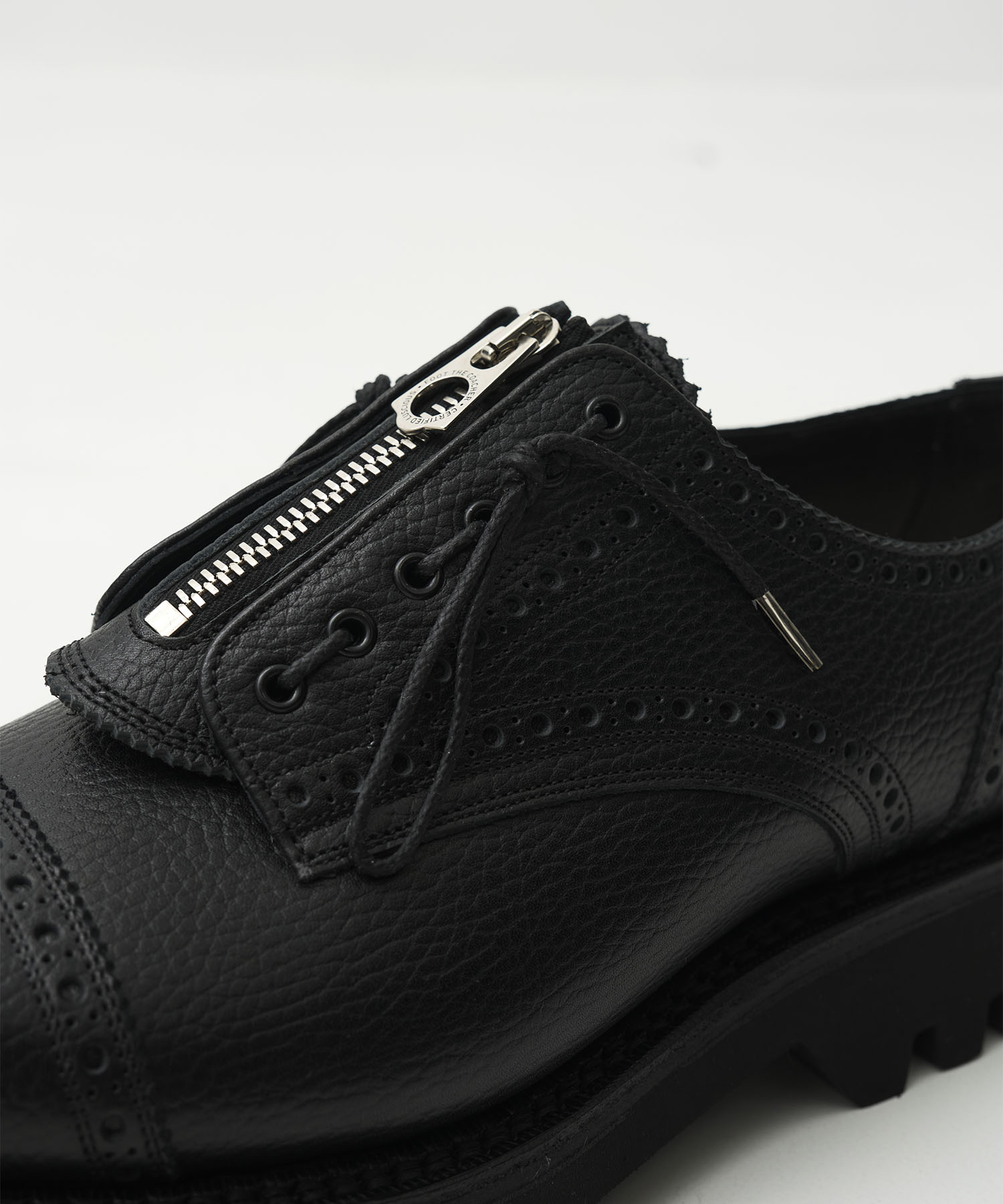 THE RESISTANCE SHOES foot the coacher