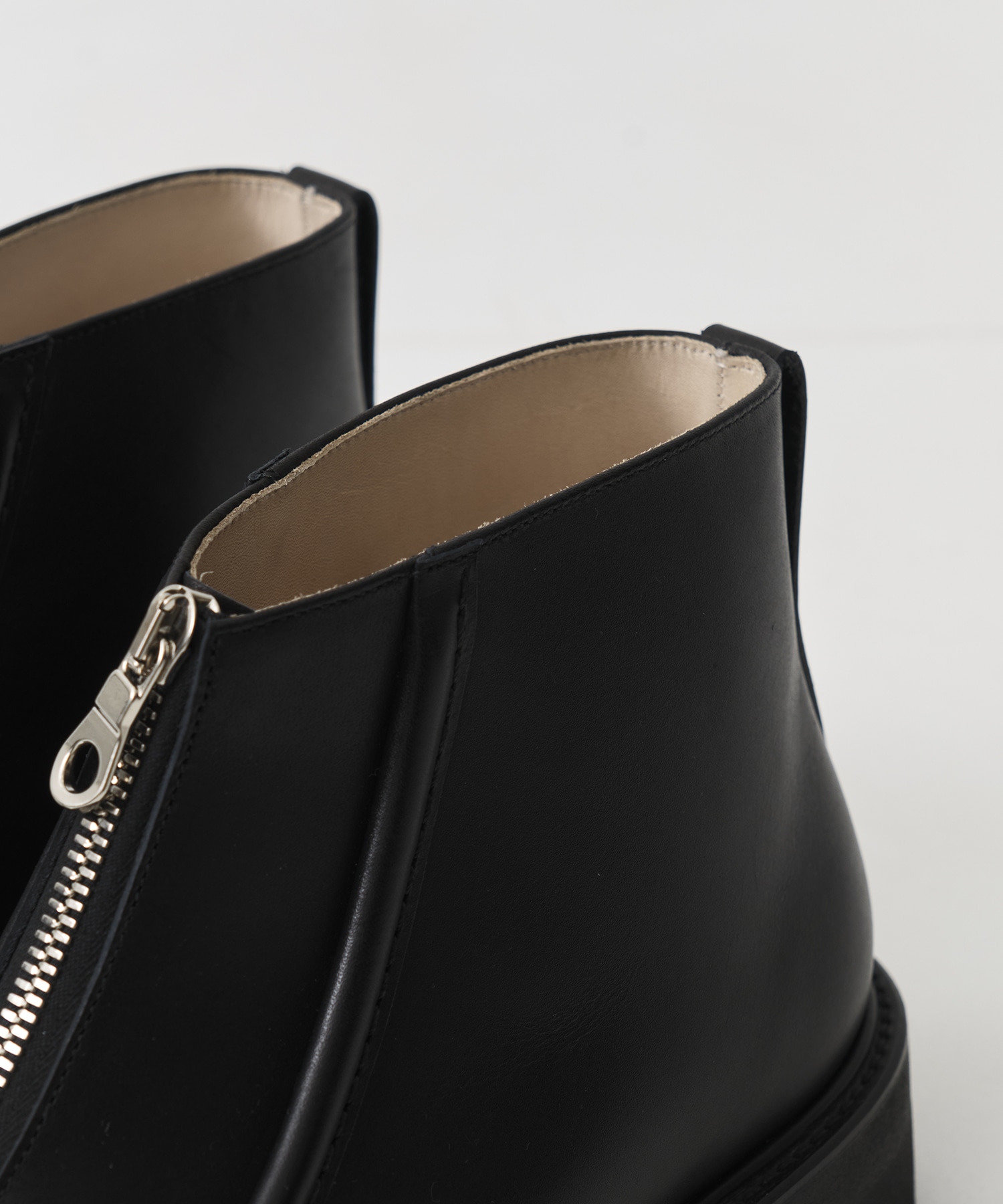 FRONT-ZIP MOCCASIN foot the coacher