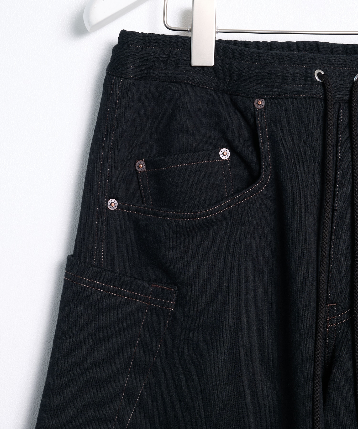 26fw-p-13 3D cutting sweat pants KHOKI