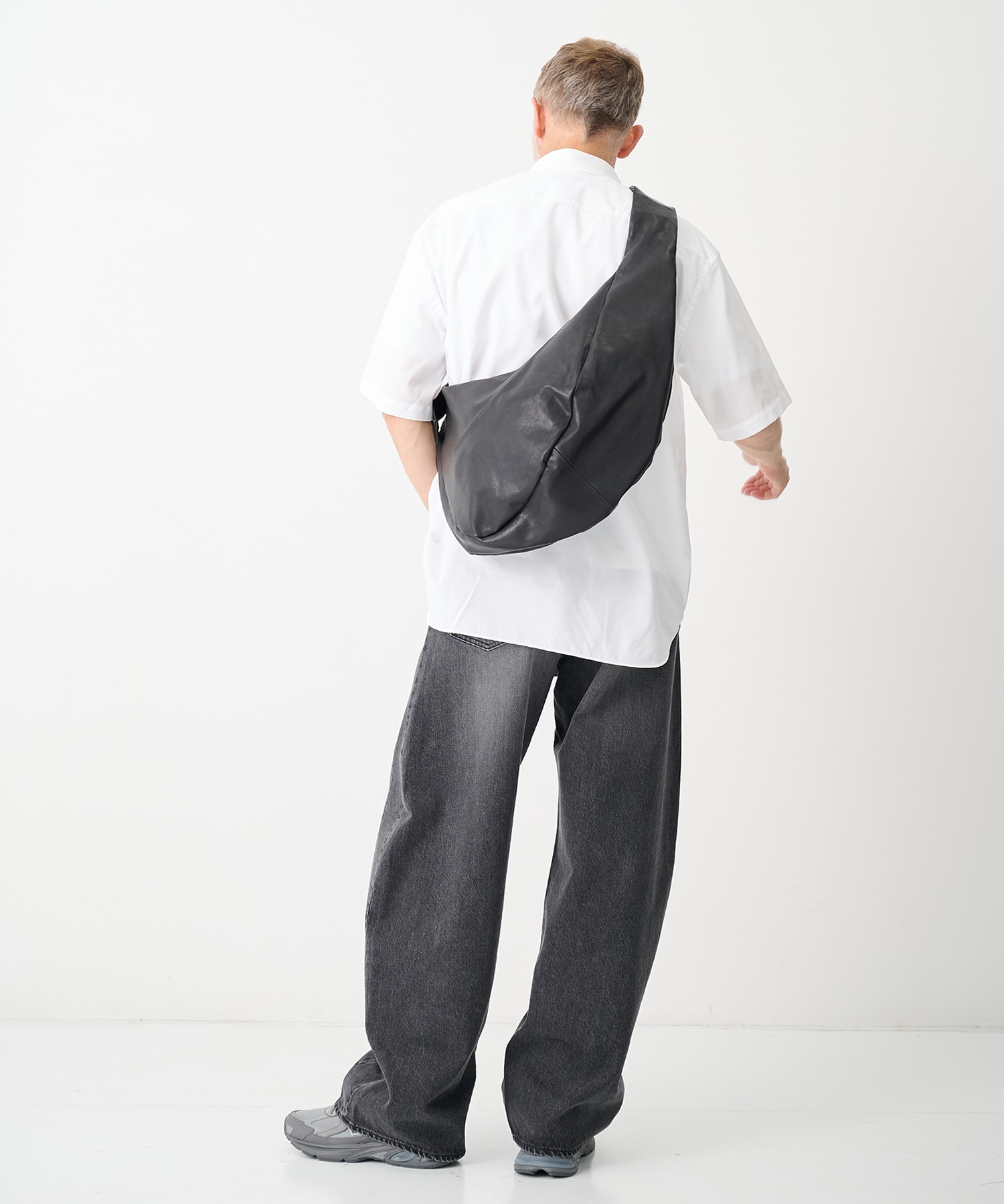 シュタイン】ST.1679 GOAT LEATHER TWIST SHOULDER BAG | SSSTEIN