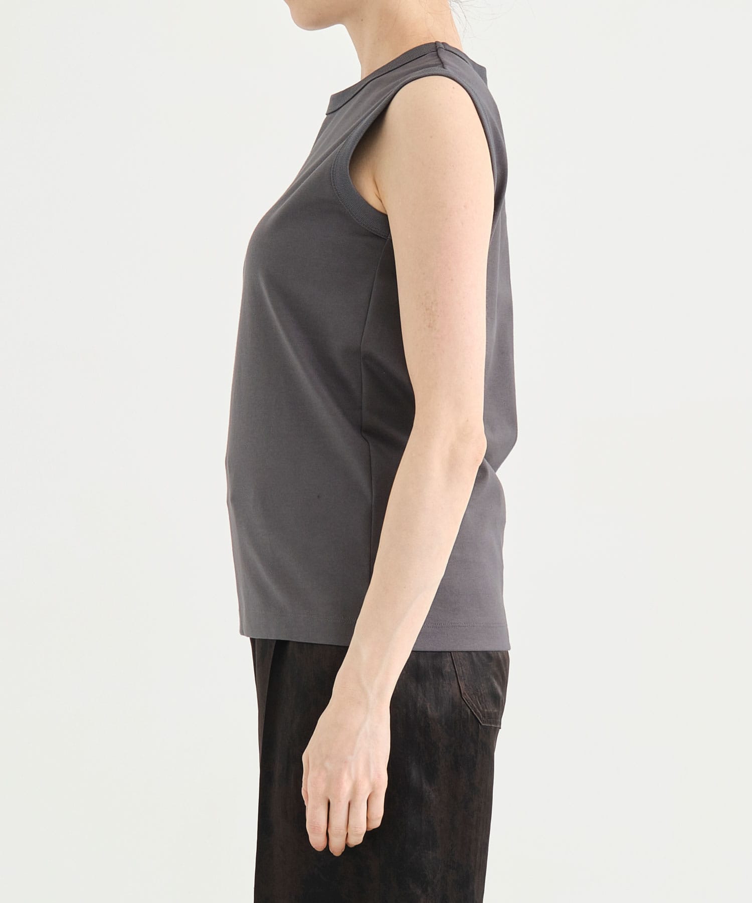 別注 REFINA SLEEVELESS T-SHIRT CINOH